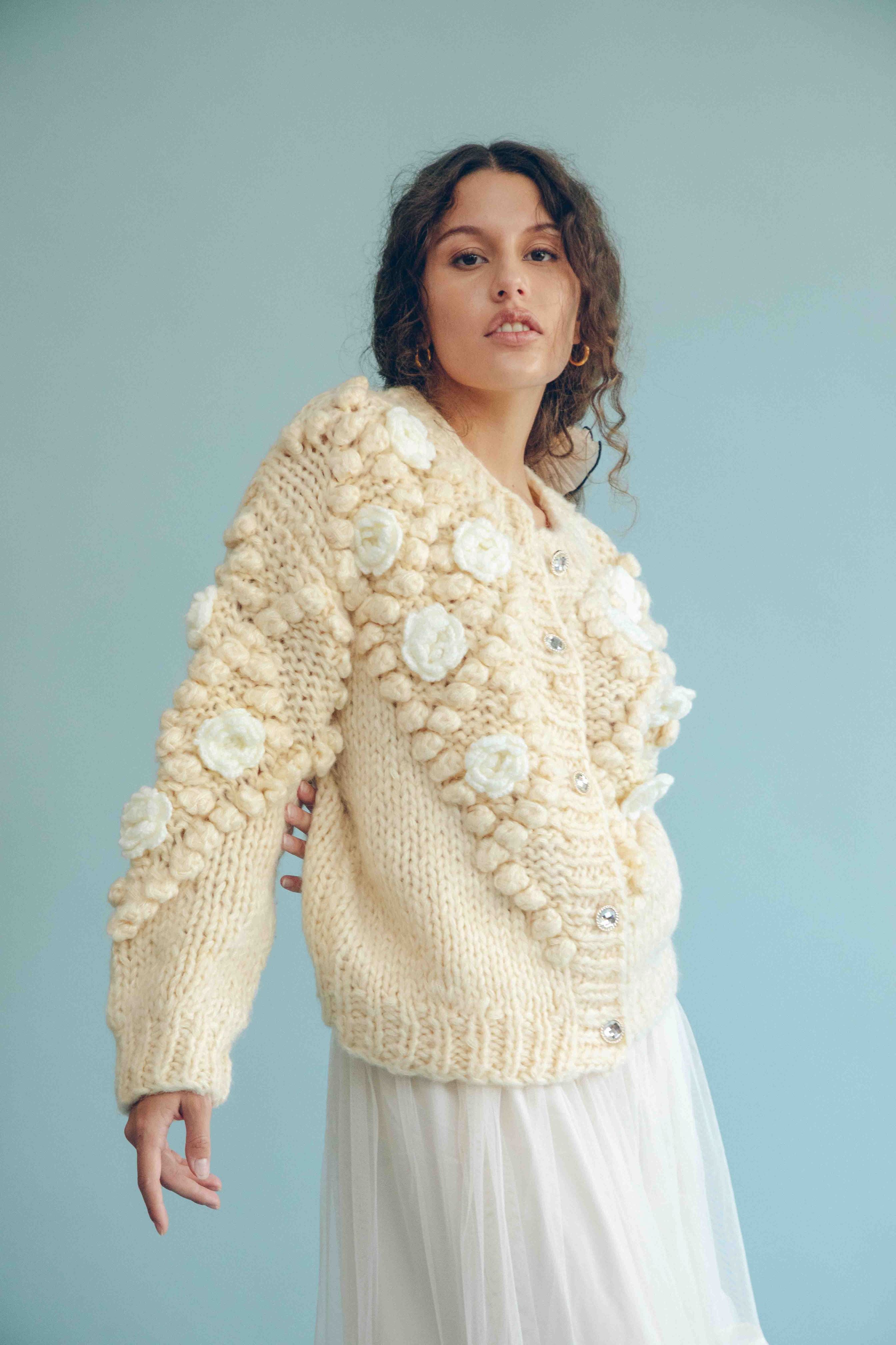 WINTER ROSETTE CARDIGAN - VANILLA