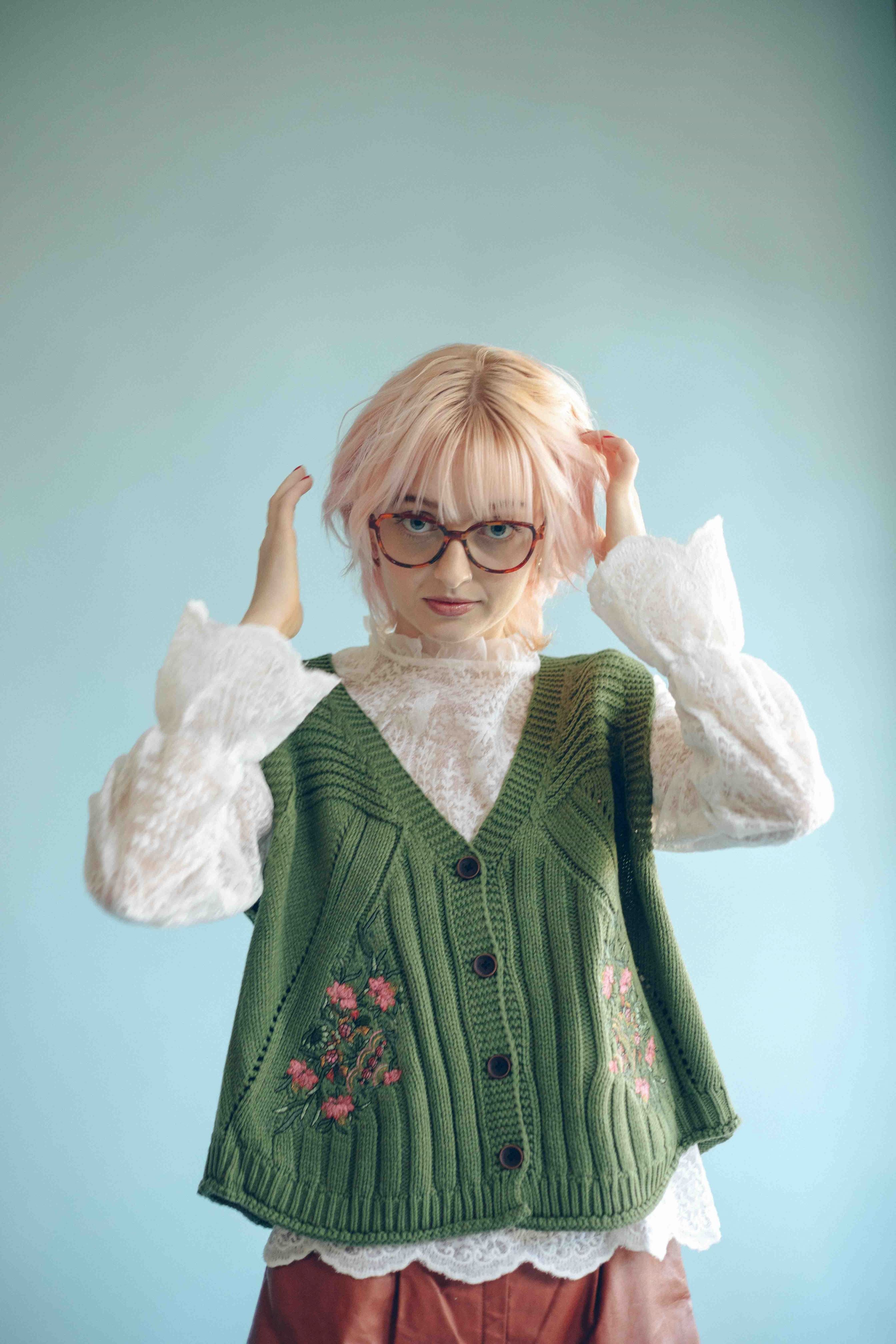 EMBROIDERED KNITWEAR VEST - OLIVE