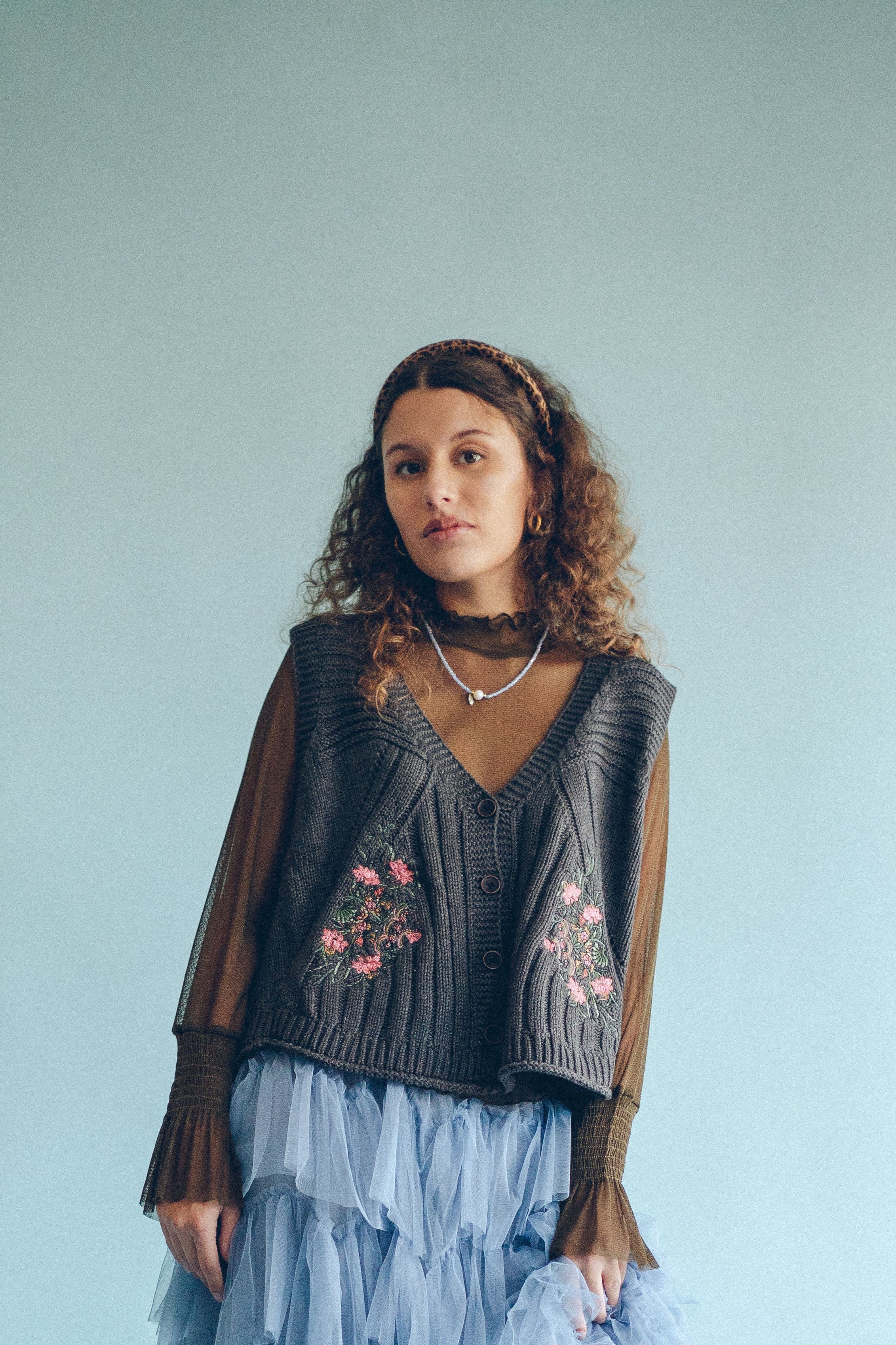 EMBROIDERED KNITWEAR VEST - CHARCOAL