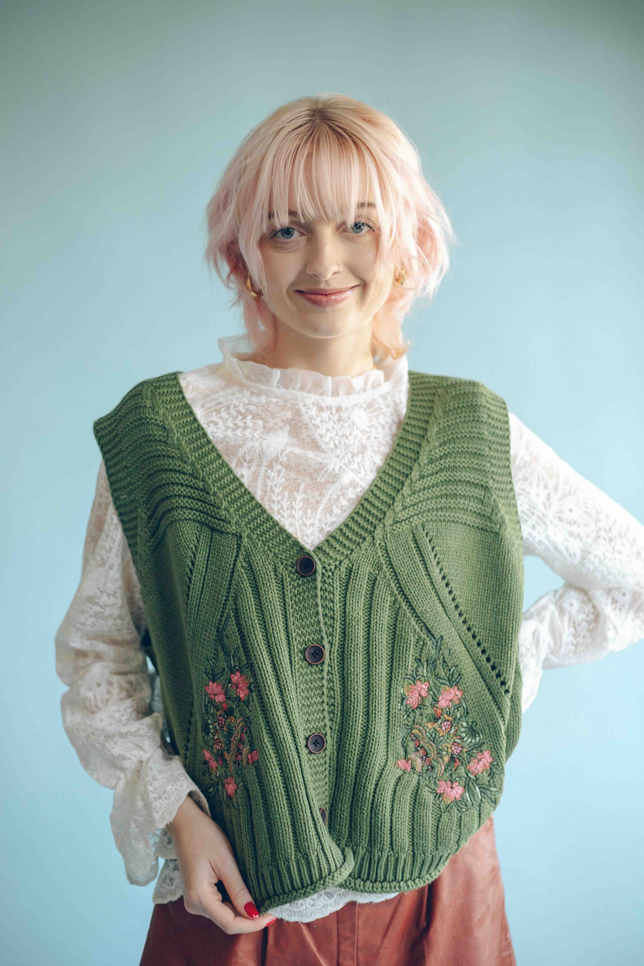 EMBROIDERED KNITWEAR VEST - OLIVE