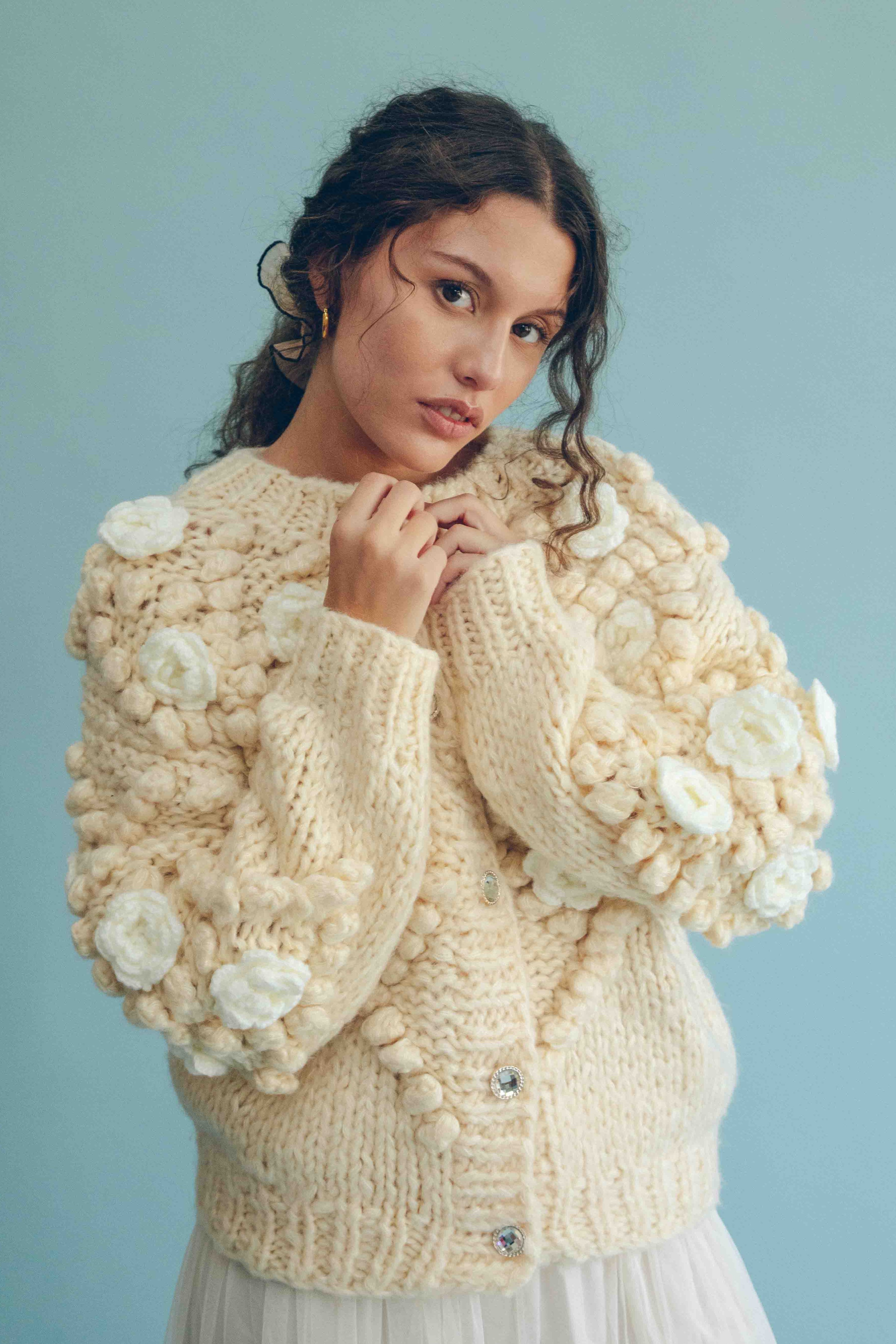 WINTER ROSETTE CARDIGAN - VANILLA
