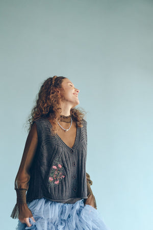 EMBROIDERED KNITWEAR VEST - CHARCOAL