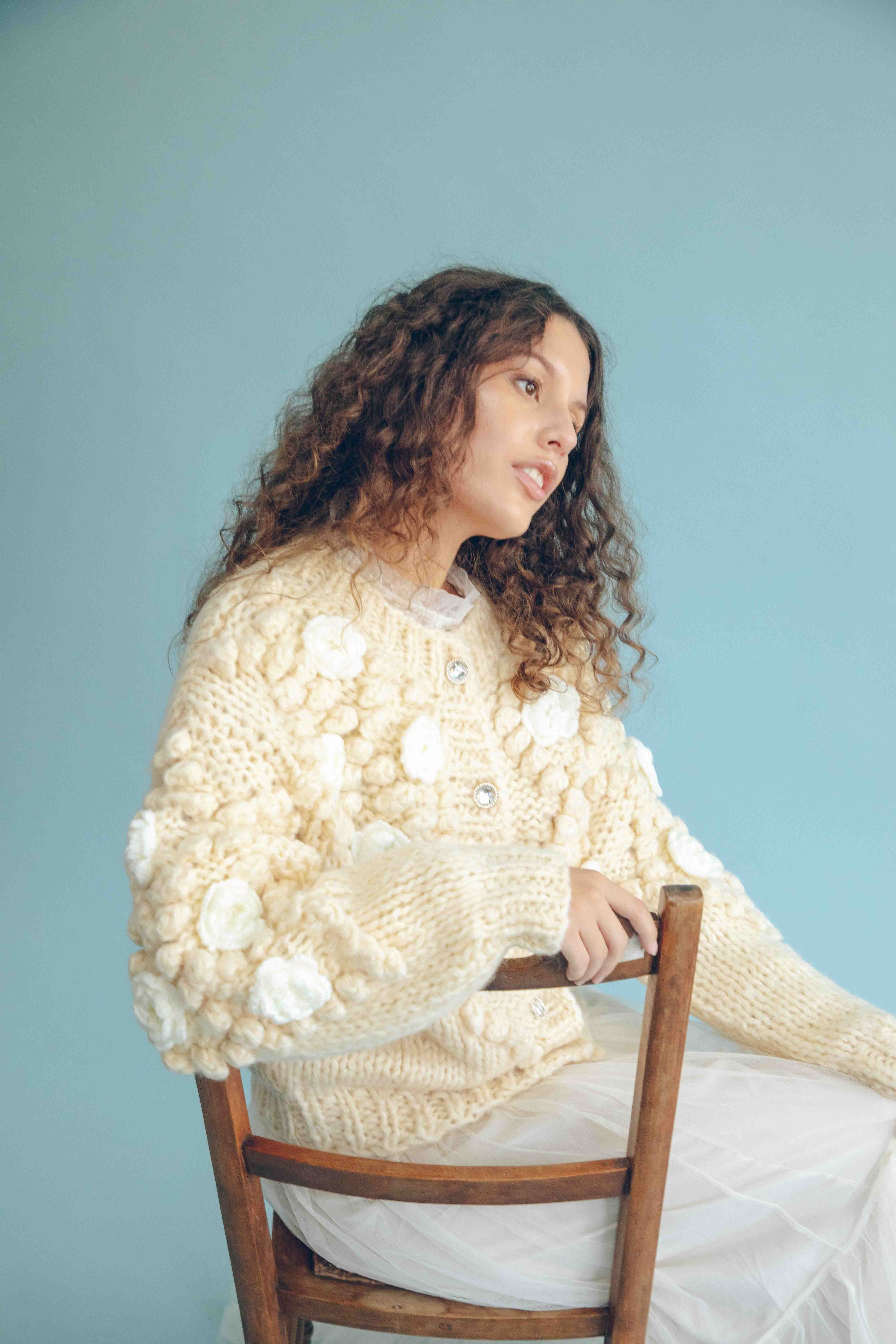 WINTER ROSETTE CARDIGAN - VANILLA