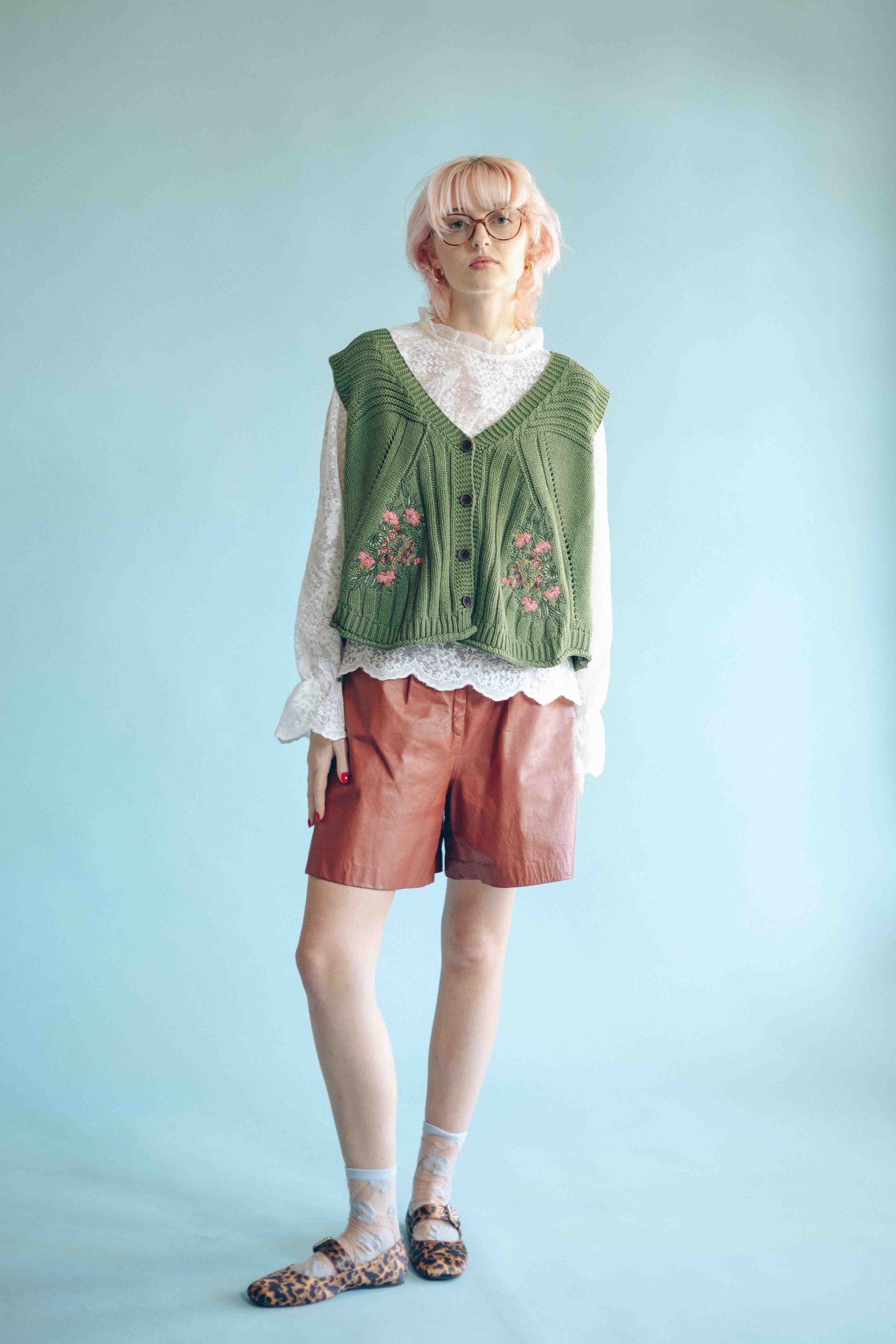 EMBROIDERED KNITWEAR VEST - OLIVE