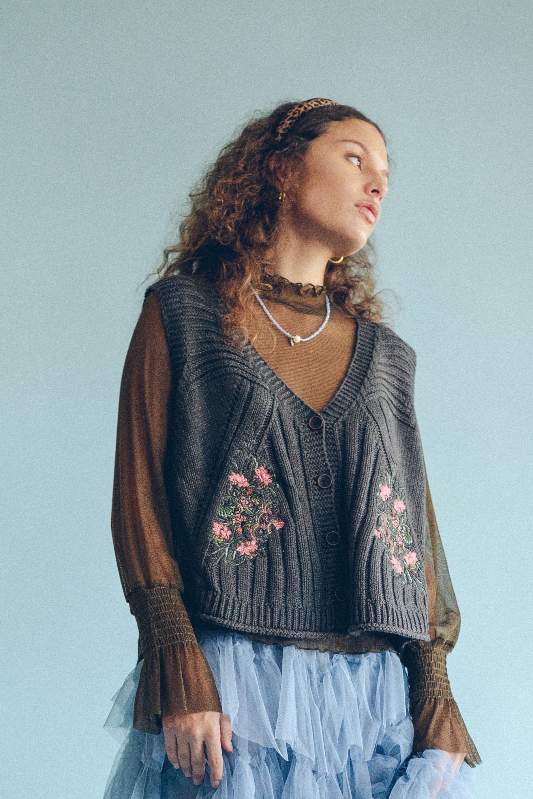 EMBROIDERED KNITWEAR VEST - CHARCOAL