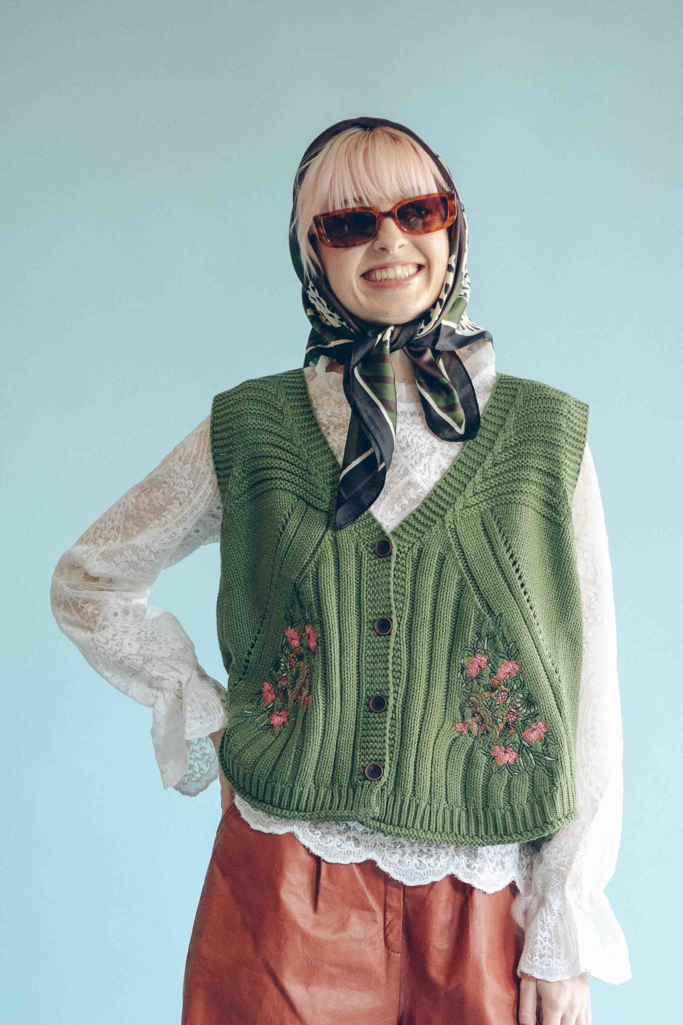 EMBROIDERED KNITWEAR VEST - OLIVE