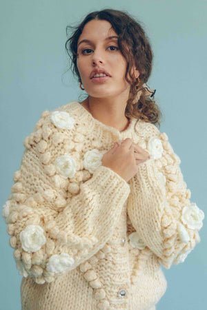 WINTER ROSETTE CARDIGAN - VANILLA