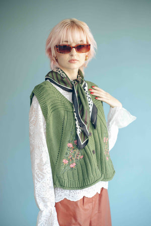 EMBROIDERED KNITWEAR VEST - OLIVE