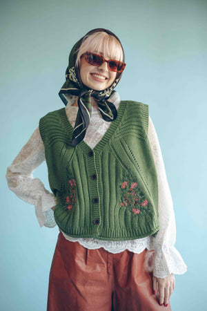 EMBROIDERED KNITWEAR VEST - OLIVE
