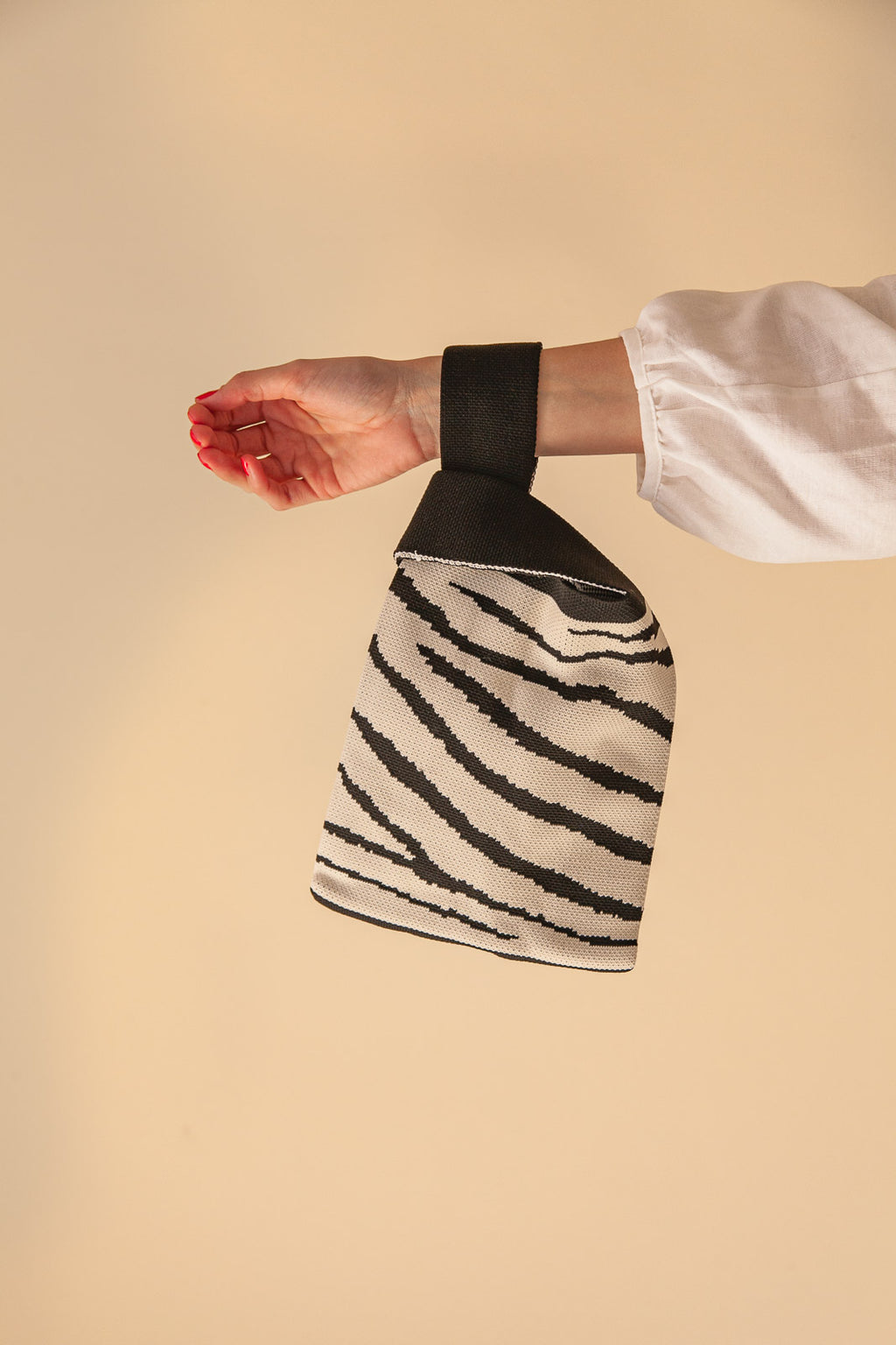 MINI KNIT TOTE - ZEBRA