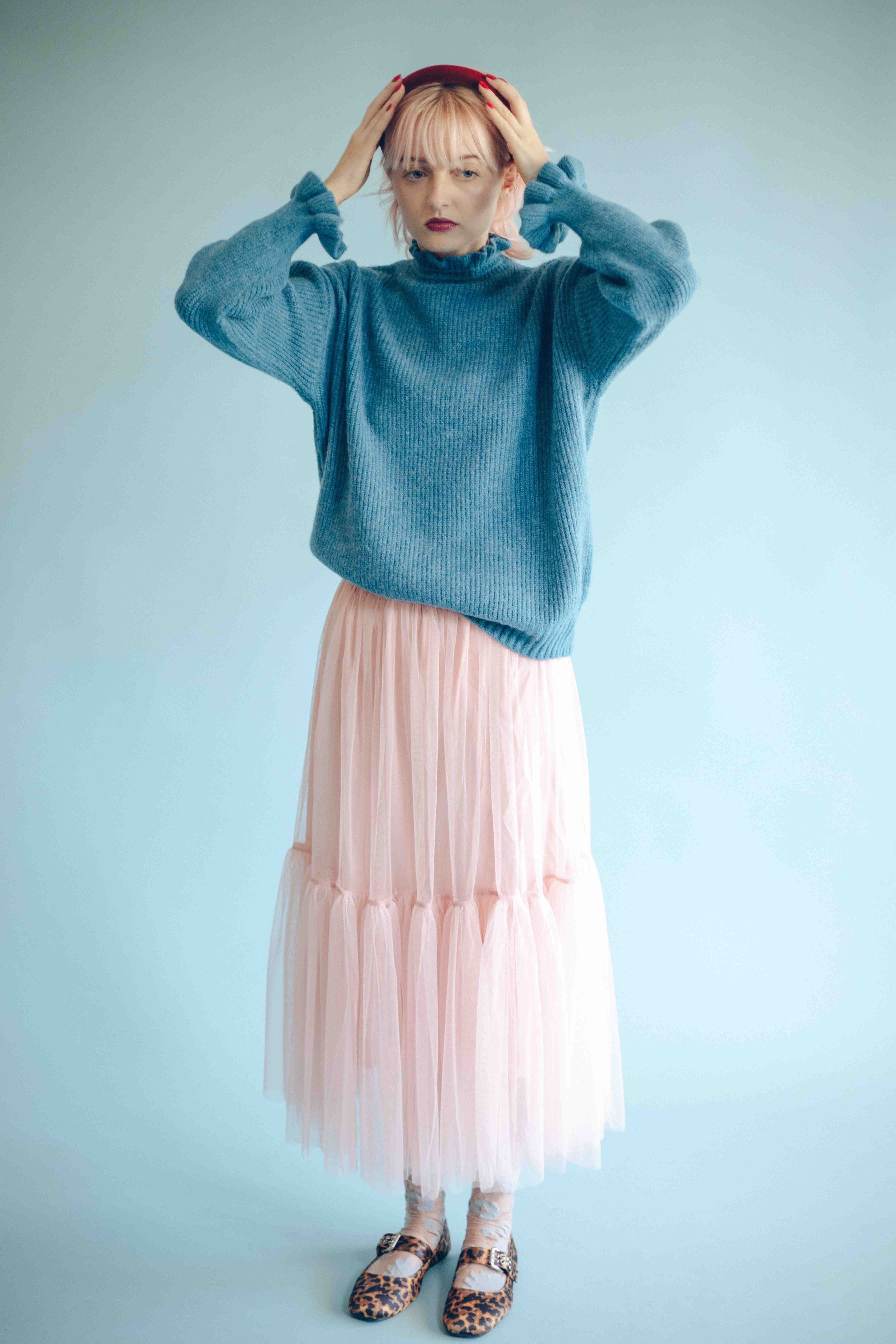 HIGH-NECK RUFFLE PULLOVER