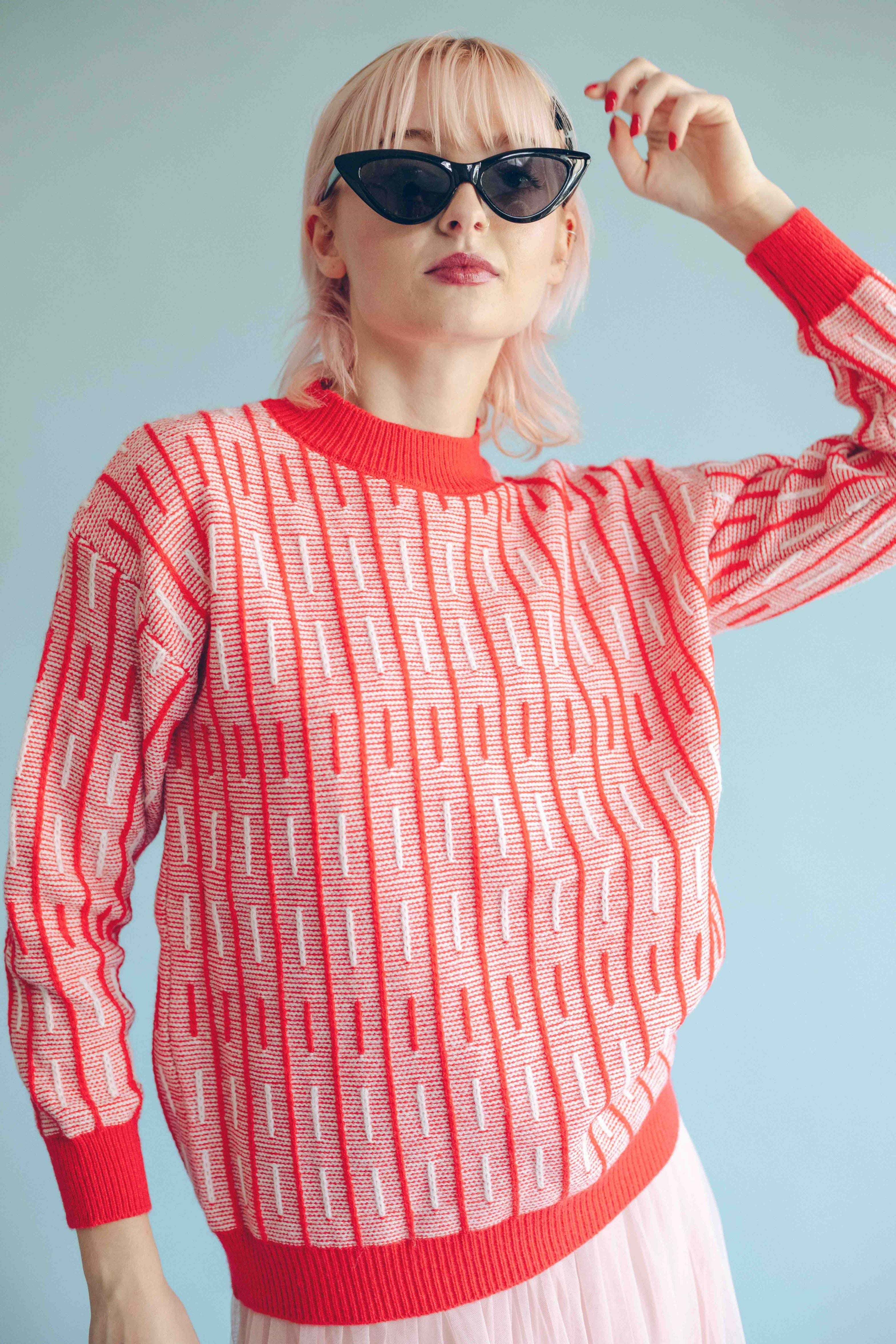 SCATTERED STRIPE PULLOVER - RED