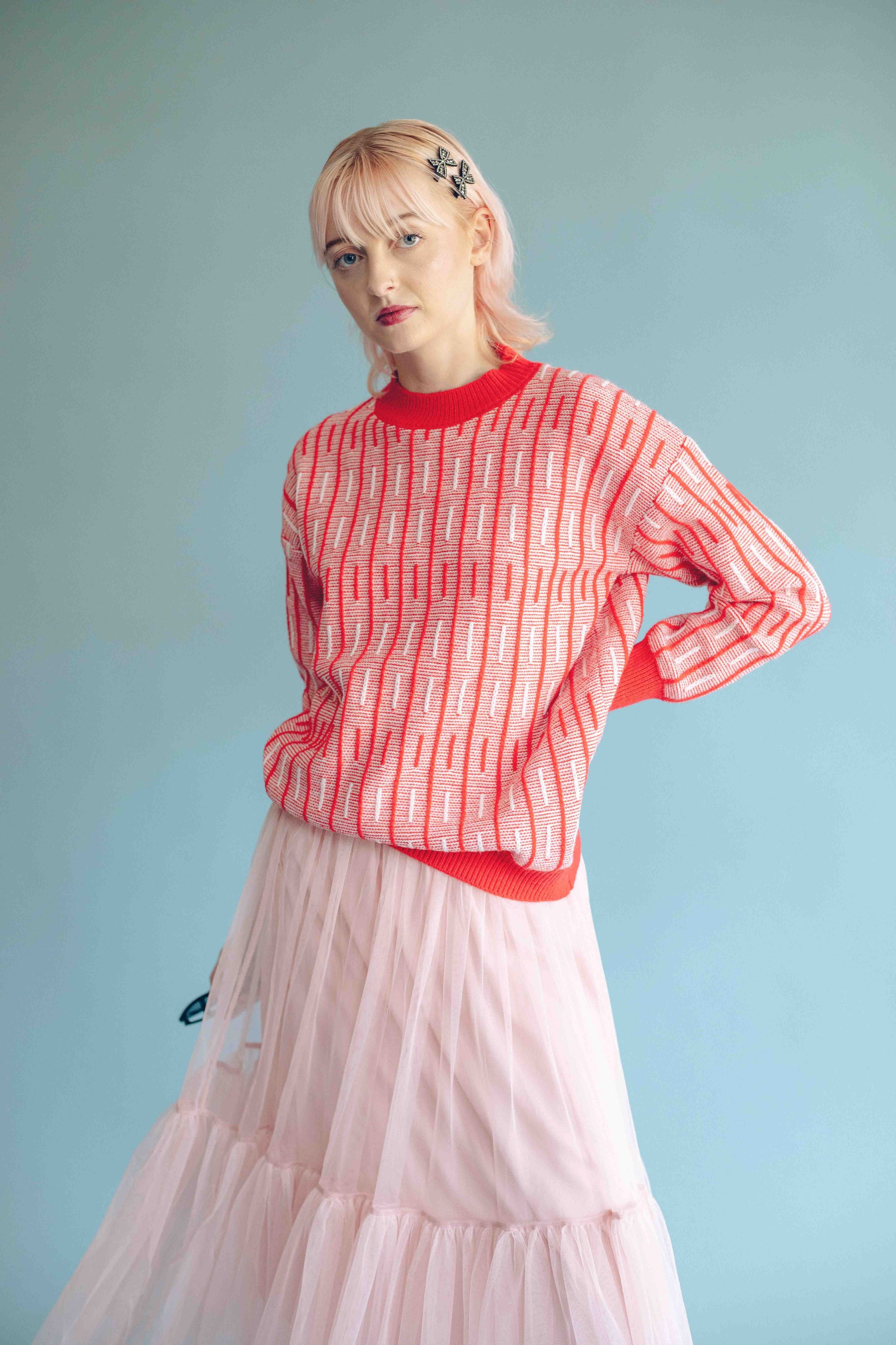 SCATTERED STRIPE PULLOVER - RED