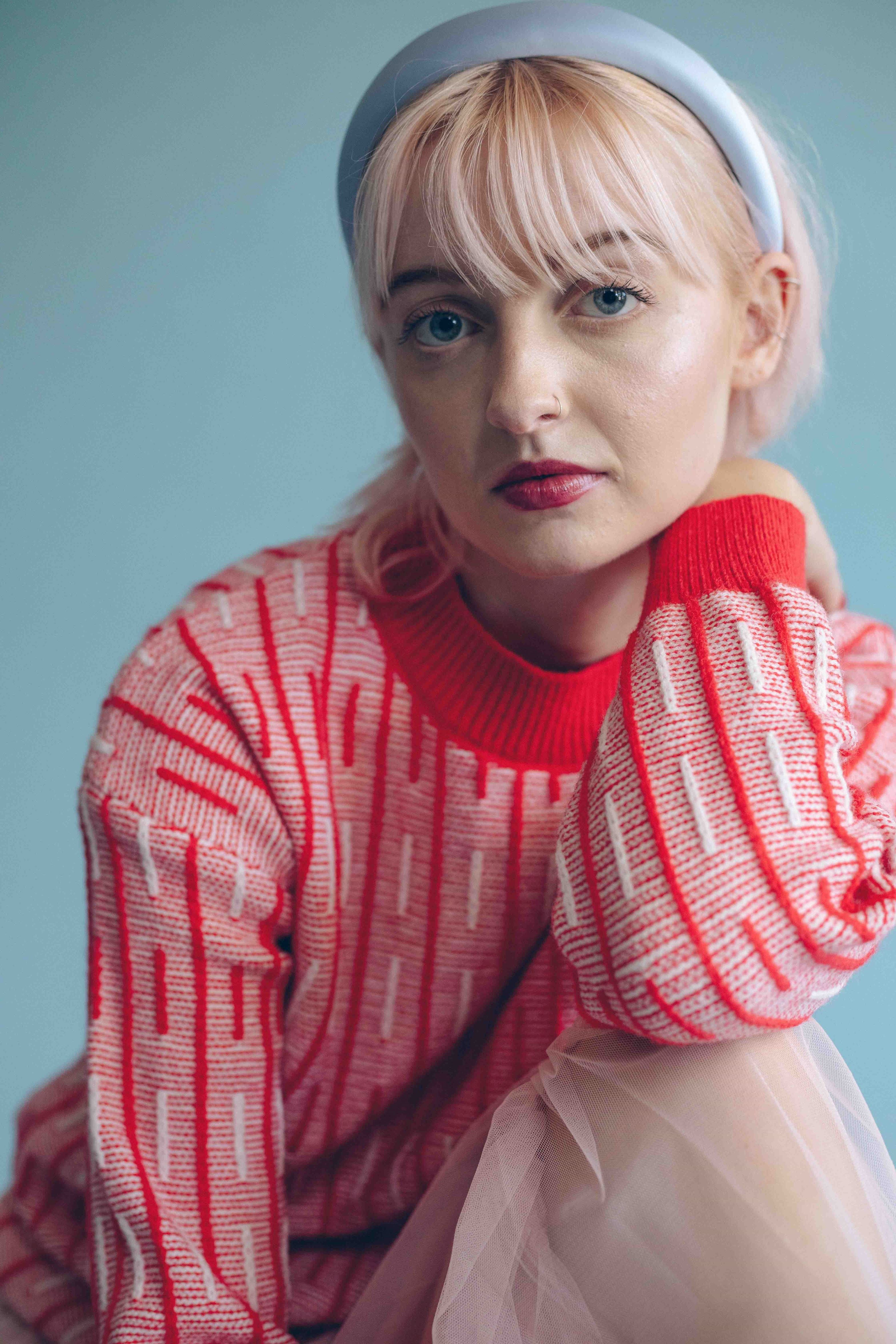 SCATTERED STRIPE PULLOVER - RED