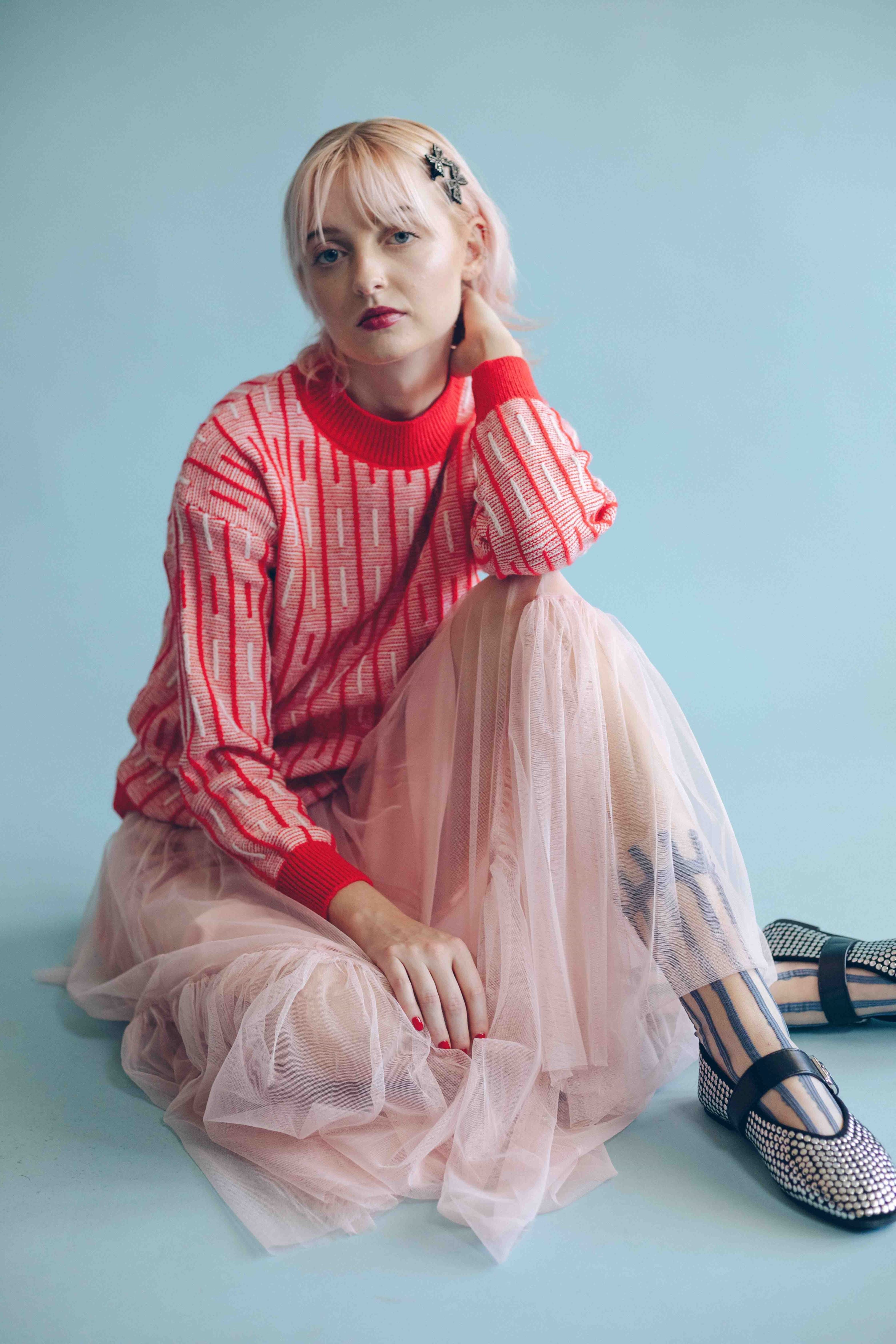 SCATTERED STRIPE PULLOVER - RED