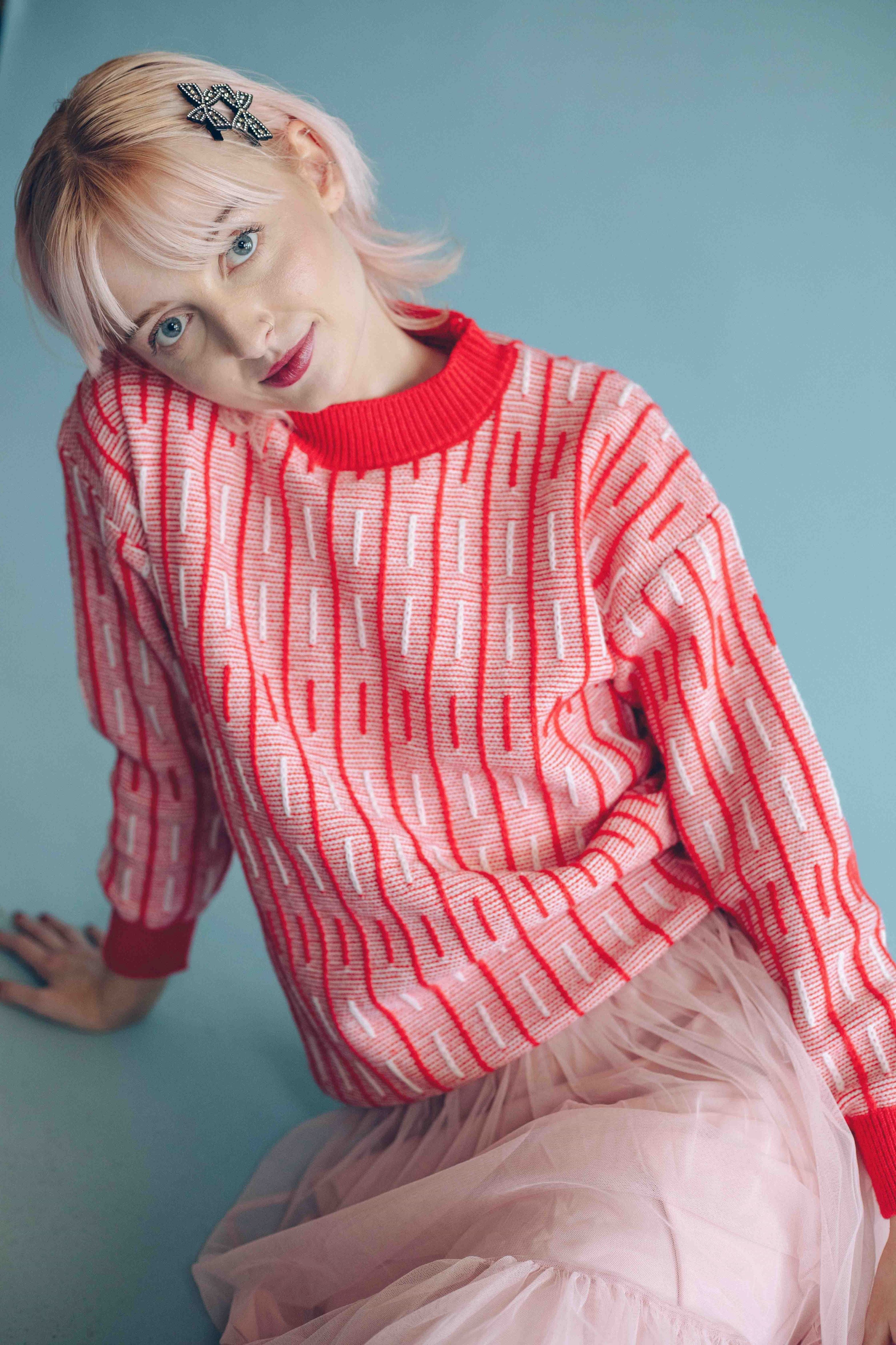 SCATTERED STRIPE PULLOVER - RED