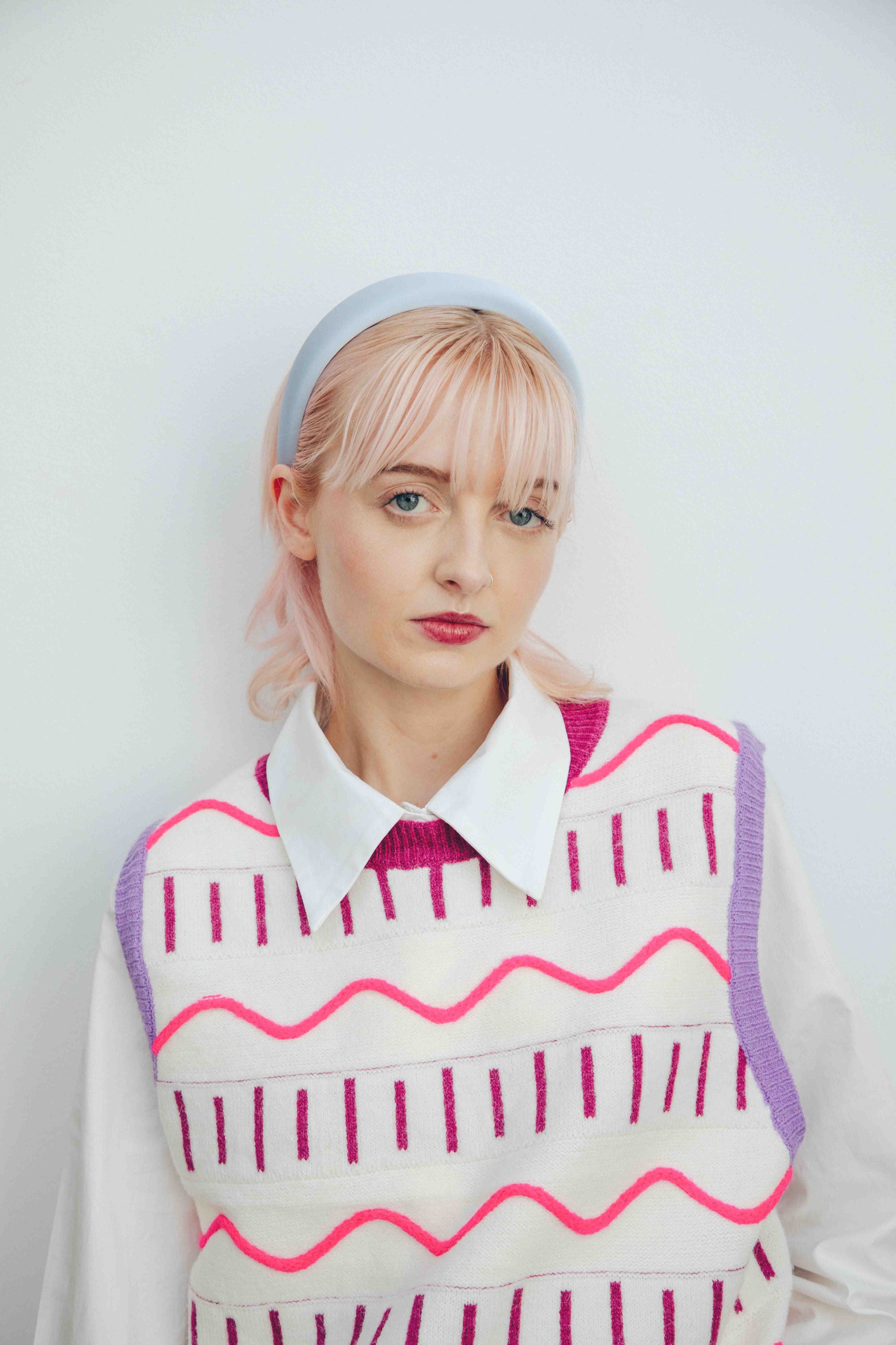 EMBROIDERED PULLOVER VEST - BERRY