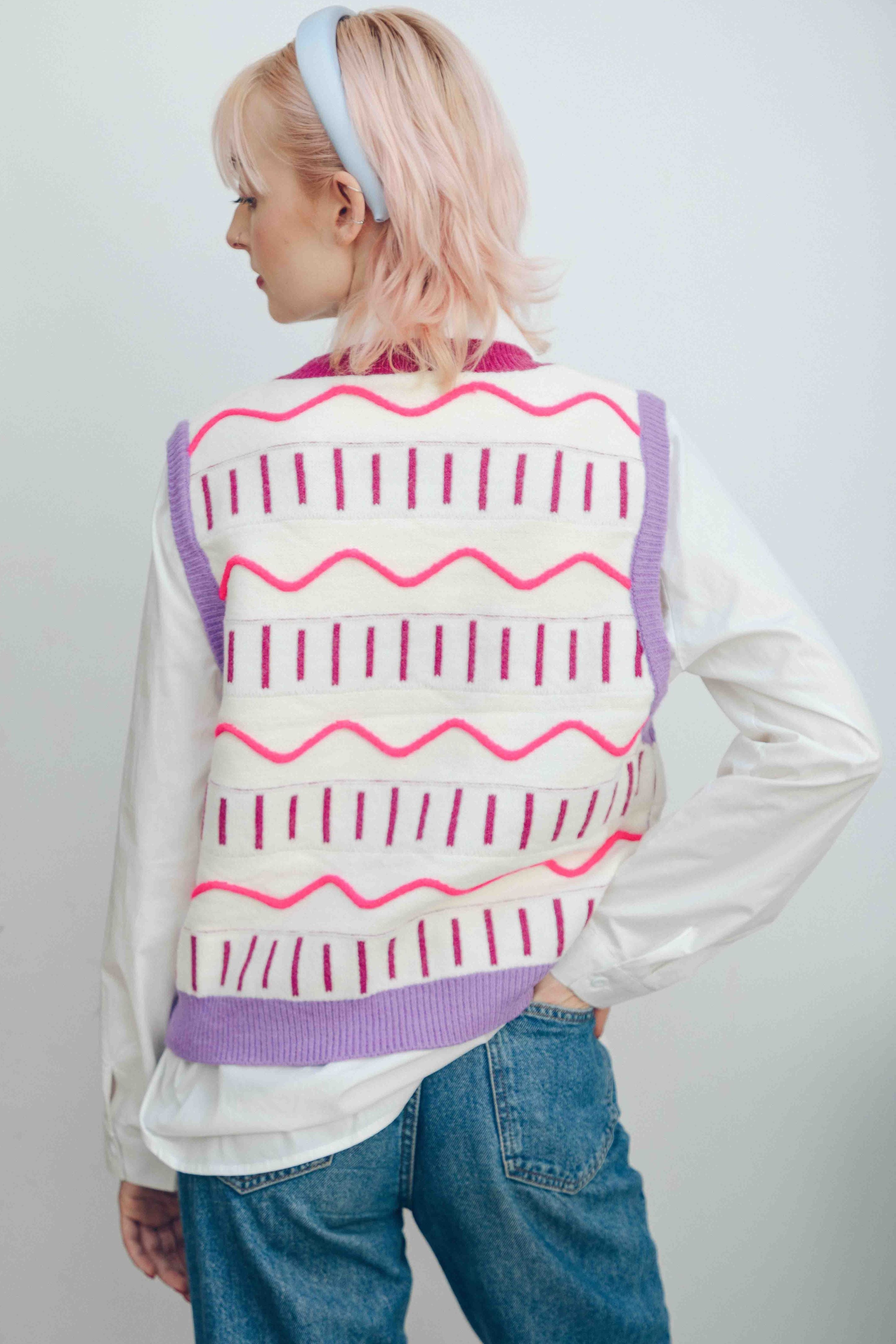 EMBROIDERED PULLOVER VEST - BERRY