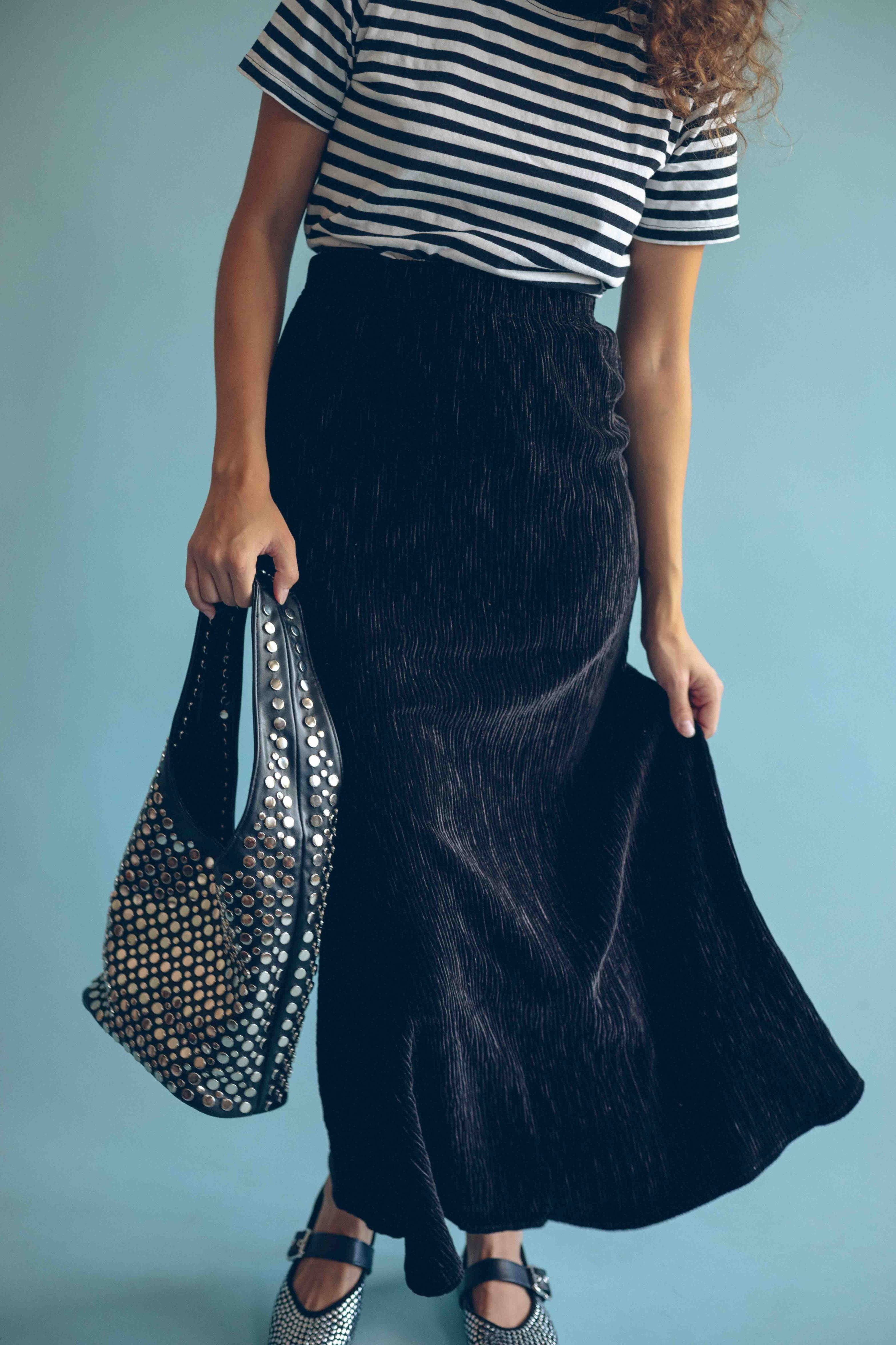 CRUSHED VELVET MAXI SKIRT - BLACK