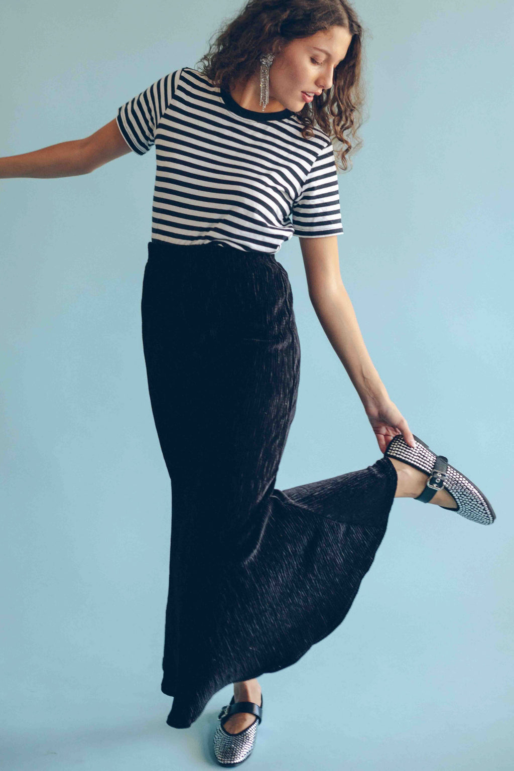 CRUSHED VELVET MAXI SKIRT - BLACK