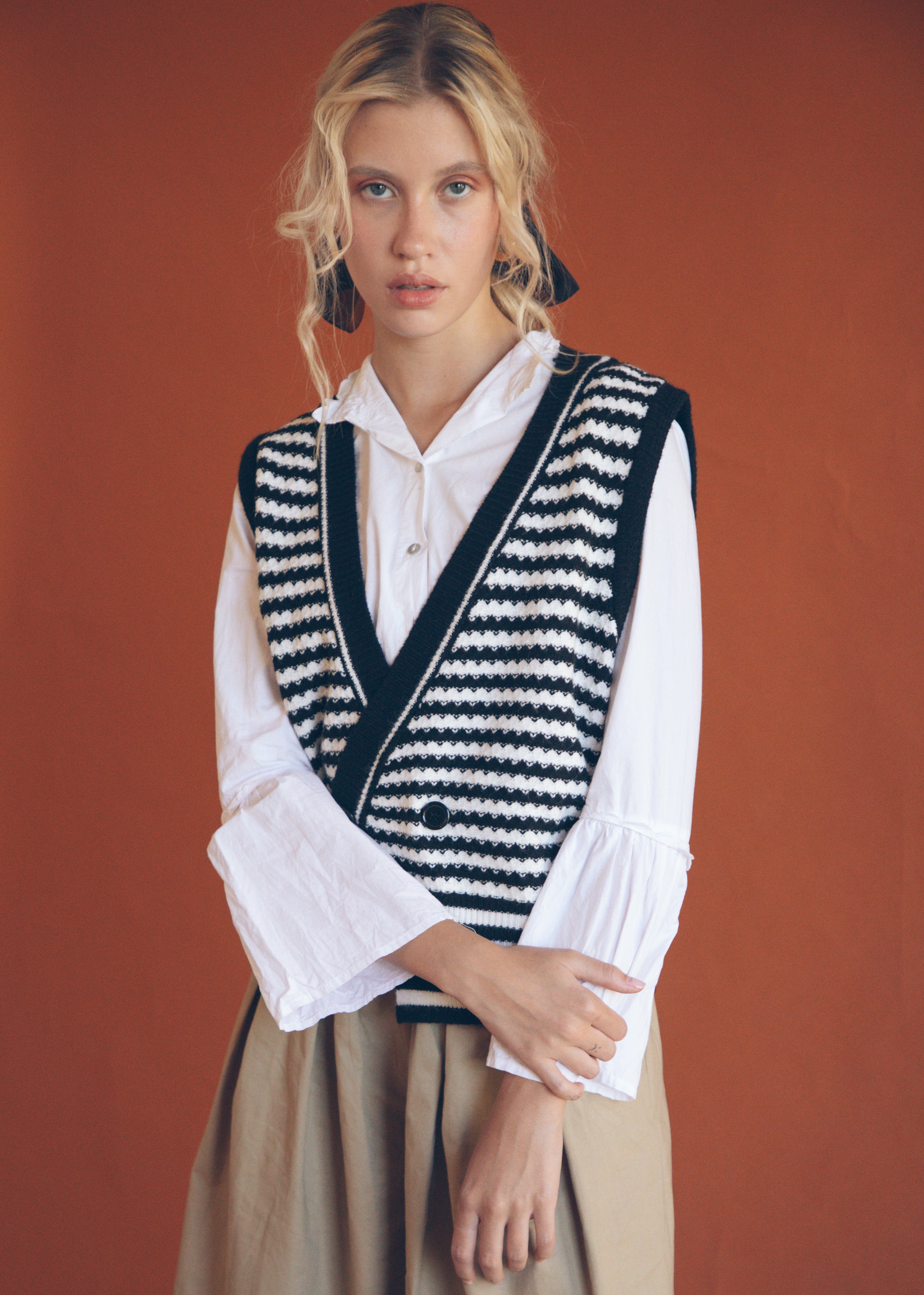 DOUBLE-BREASTED STRIPE KNIT VEST