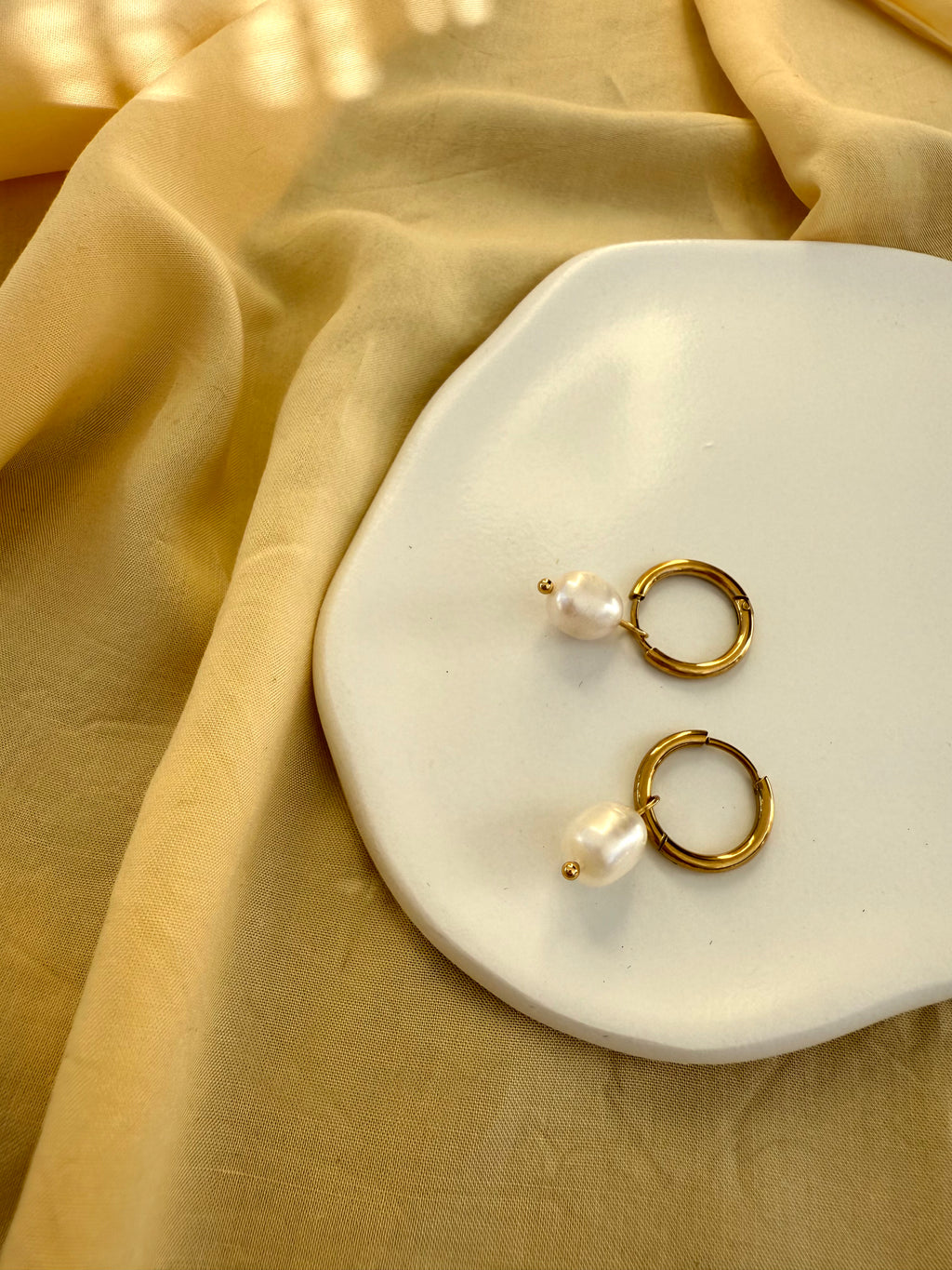 PEARL GOLD-PLATED SLEEPER HOOPS