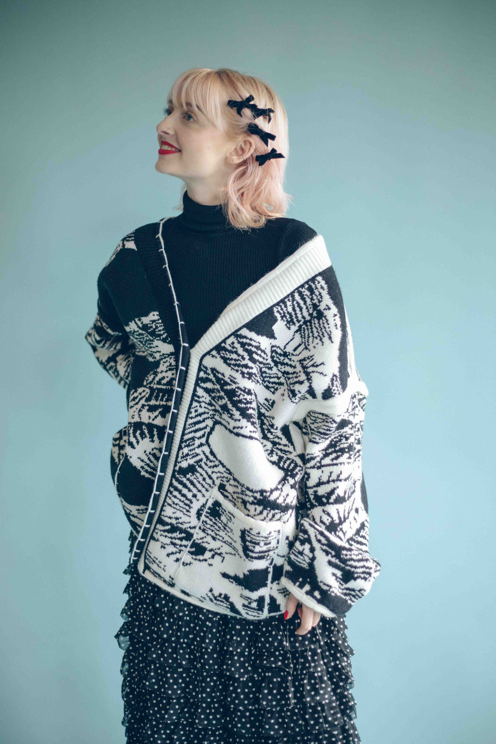 JACQUARD CARDIGAN - BLACK & WHITE