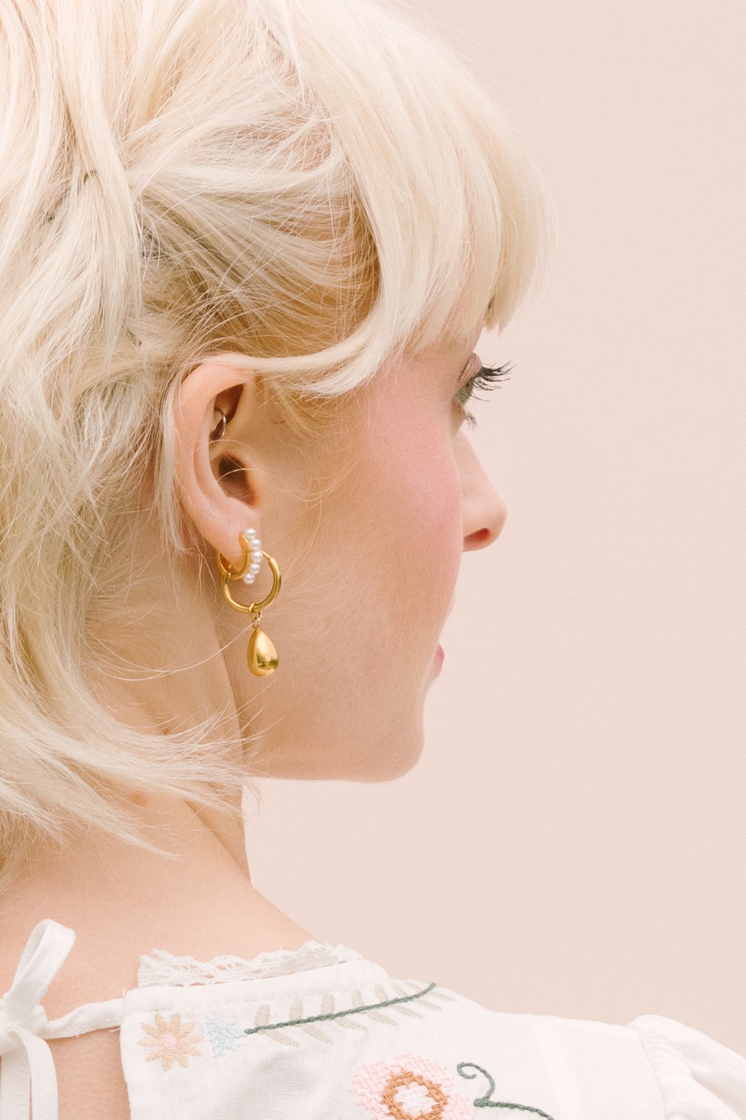 GOLD-PLATED TEARDROP HOOPS