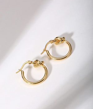 THE ELLIE GOLD-PLATED KNOT HOOPS