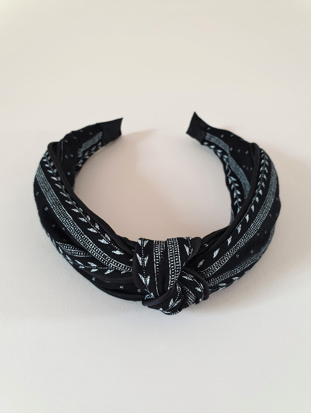 BLACK EMBROIDERED KNOT ALICE BAND