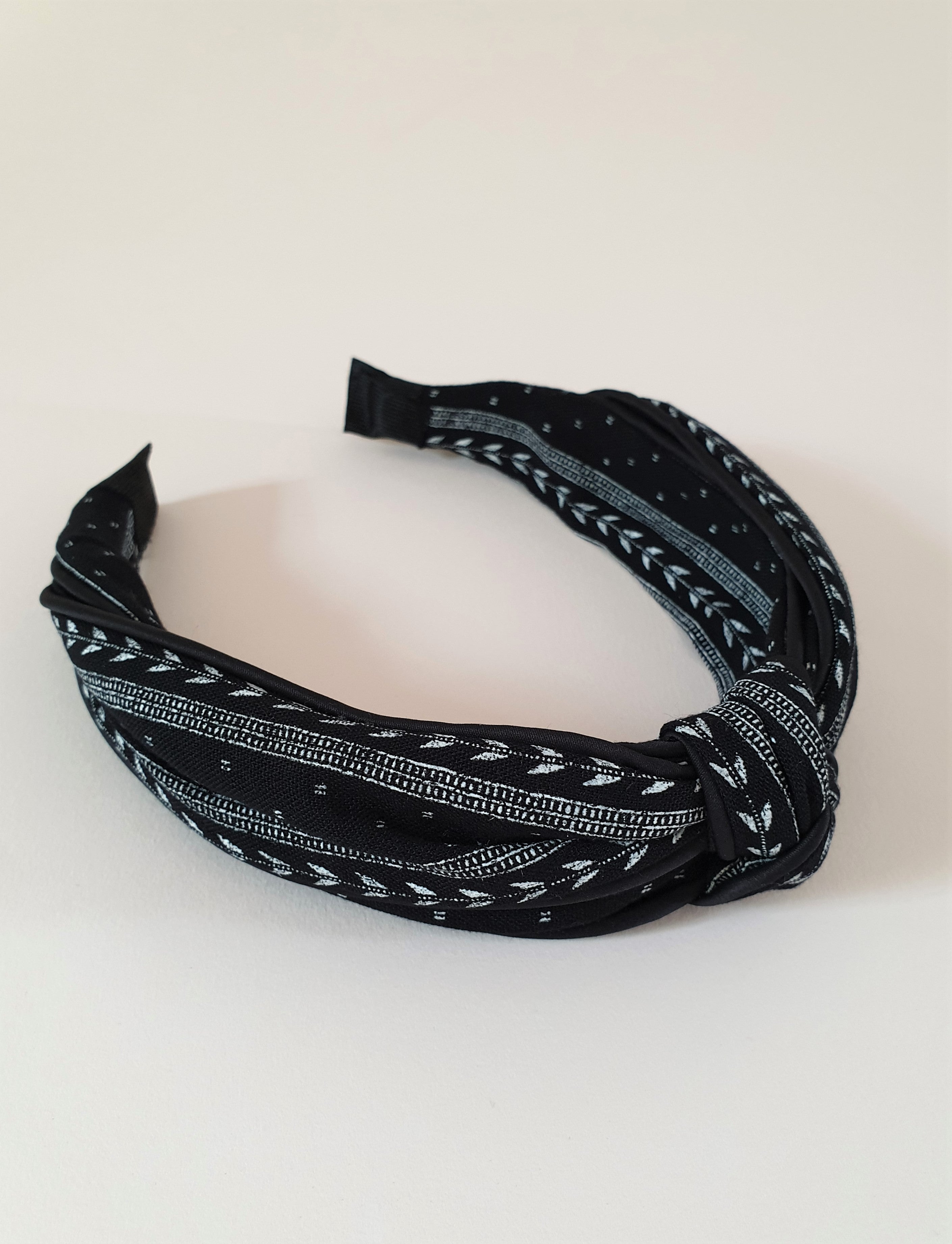 BLACK EMBROIDERED KNOT ALICE BAND