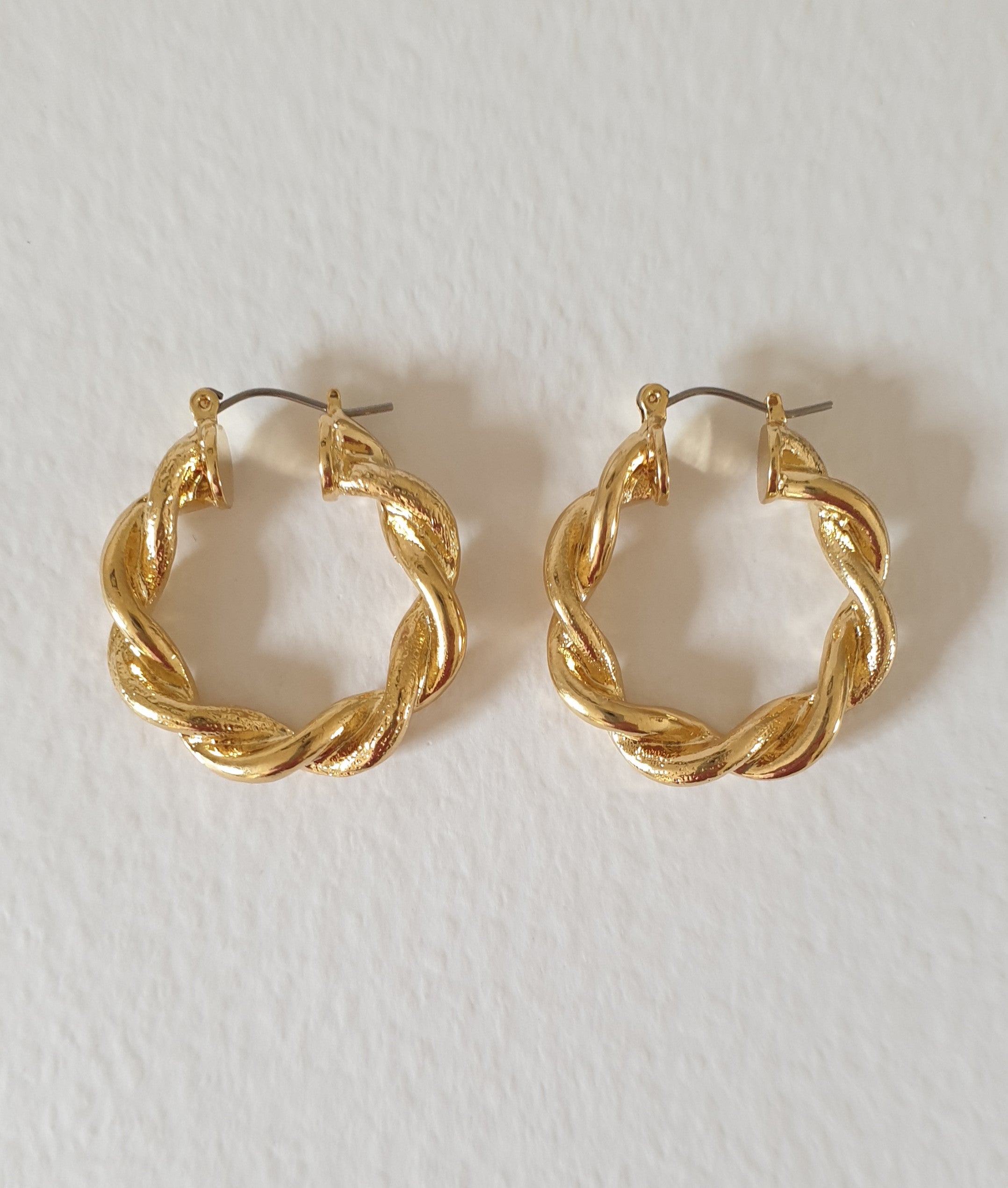 THE EVA GOLD PLATED TWIST HOOPS