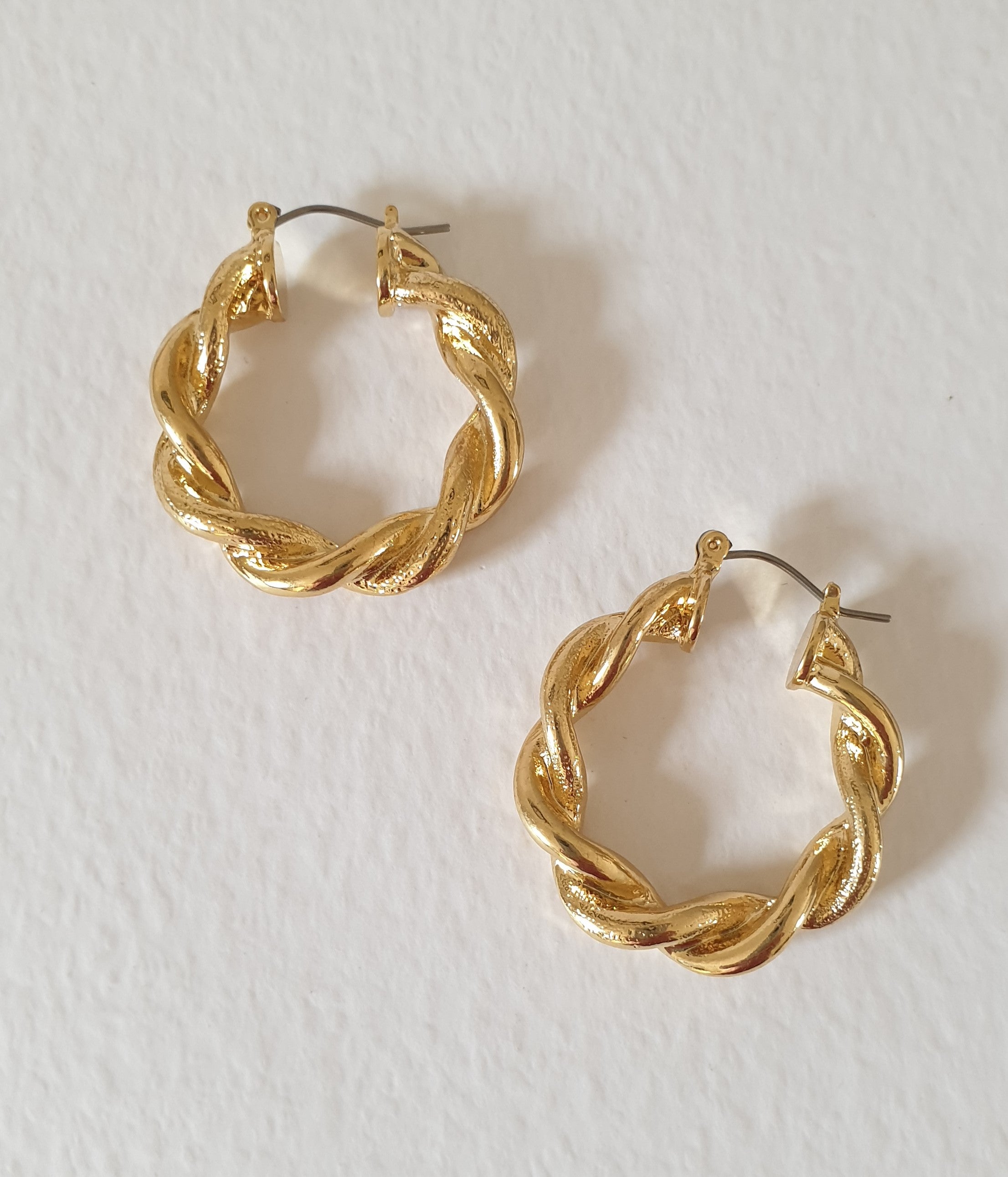THE EVA GOLD PLATED TWIST HOOPS