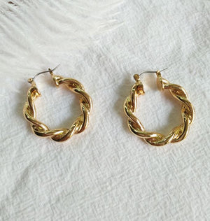 THE EVA GOLD PLATED TWIST HOOPS