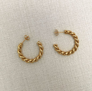 THE KATIE GOLD-PLATED TWIST HOOPS