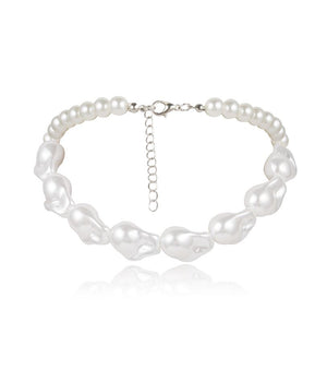 THE GILLIAN PEARL CHOKER