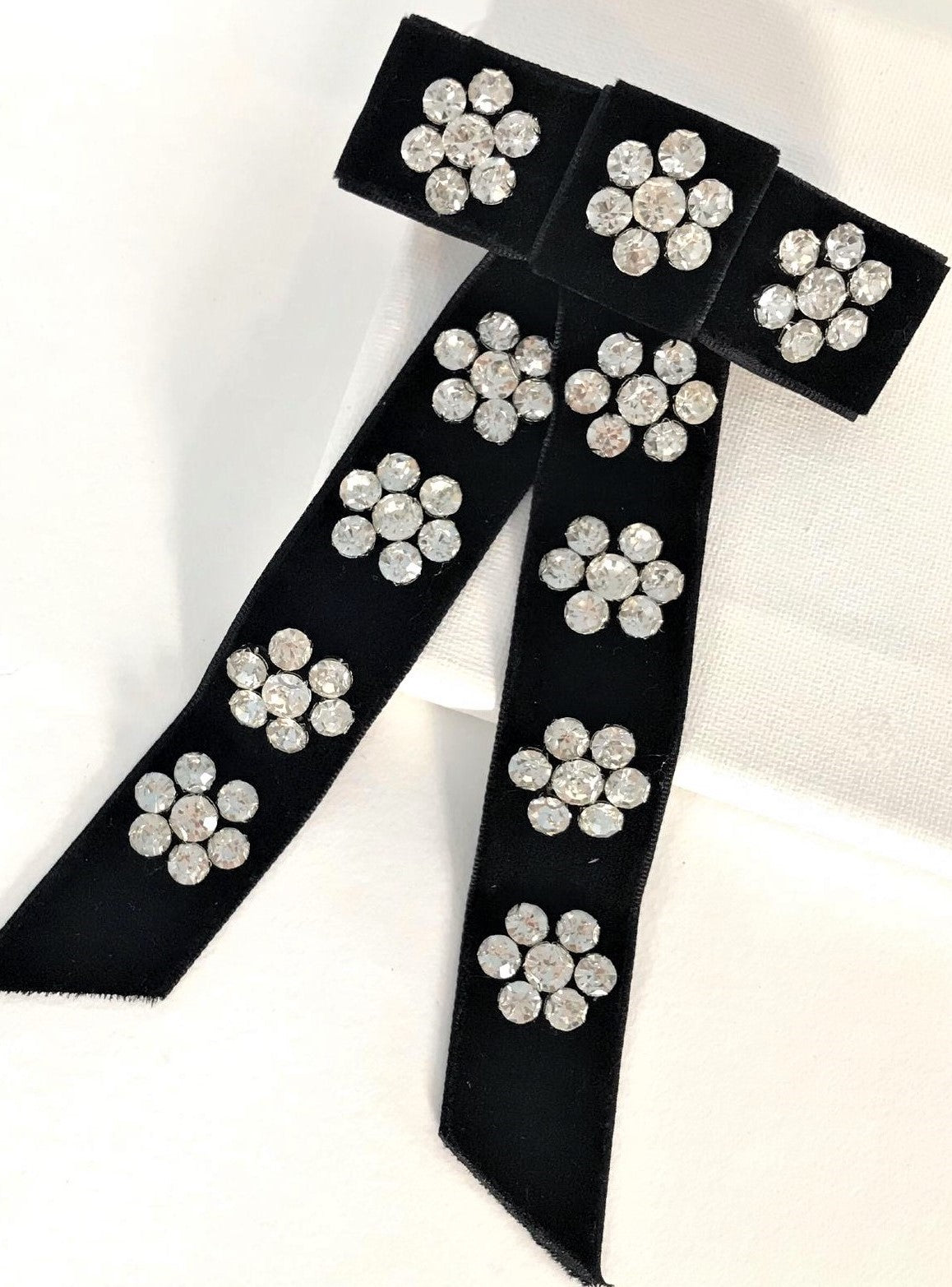 THE CHRISTOLENE VELVET BOW CLIP