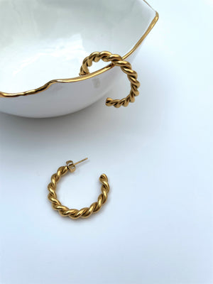 THE KATIE GOLD-PLATED TWIST HOOPS
