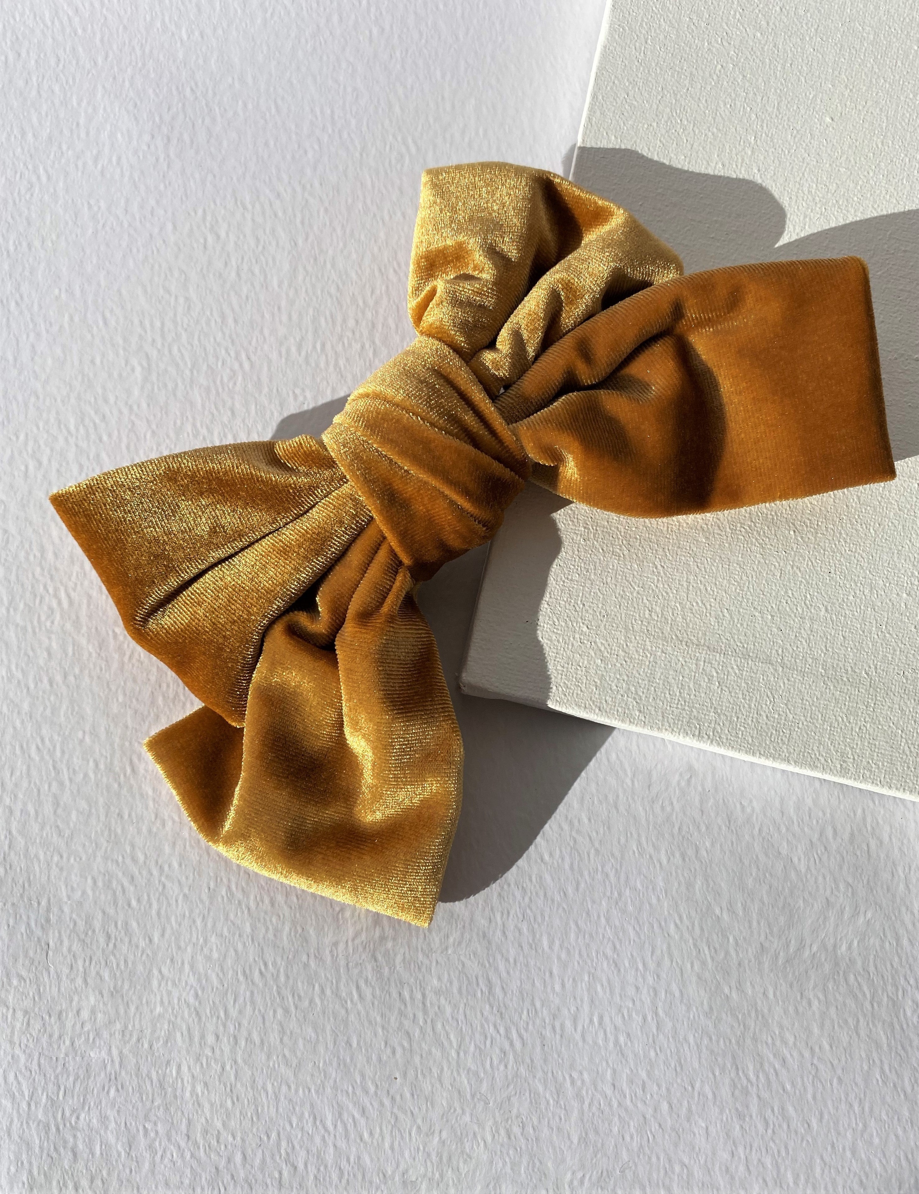 THE SYDNEY VELVET BOW CLIP - GOLD
