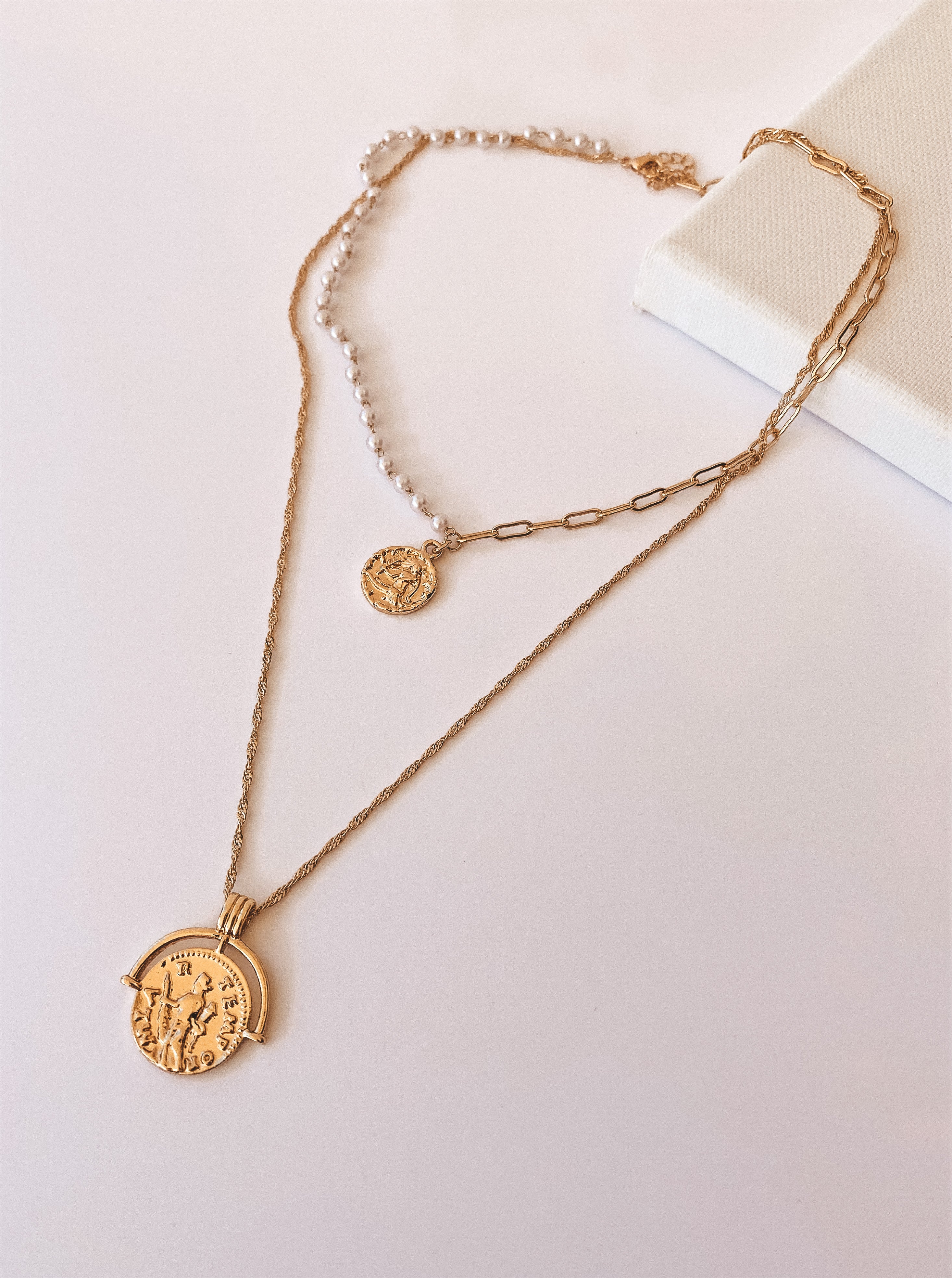THE ATLAS COIN AND PEARL NECKLACE SET