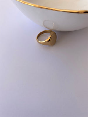 GOLD-PLATED SIGNET RING