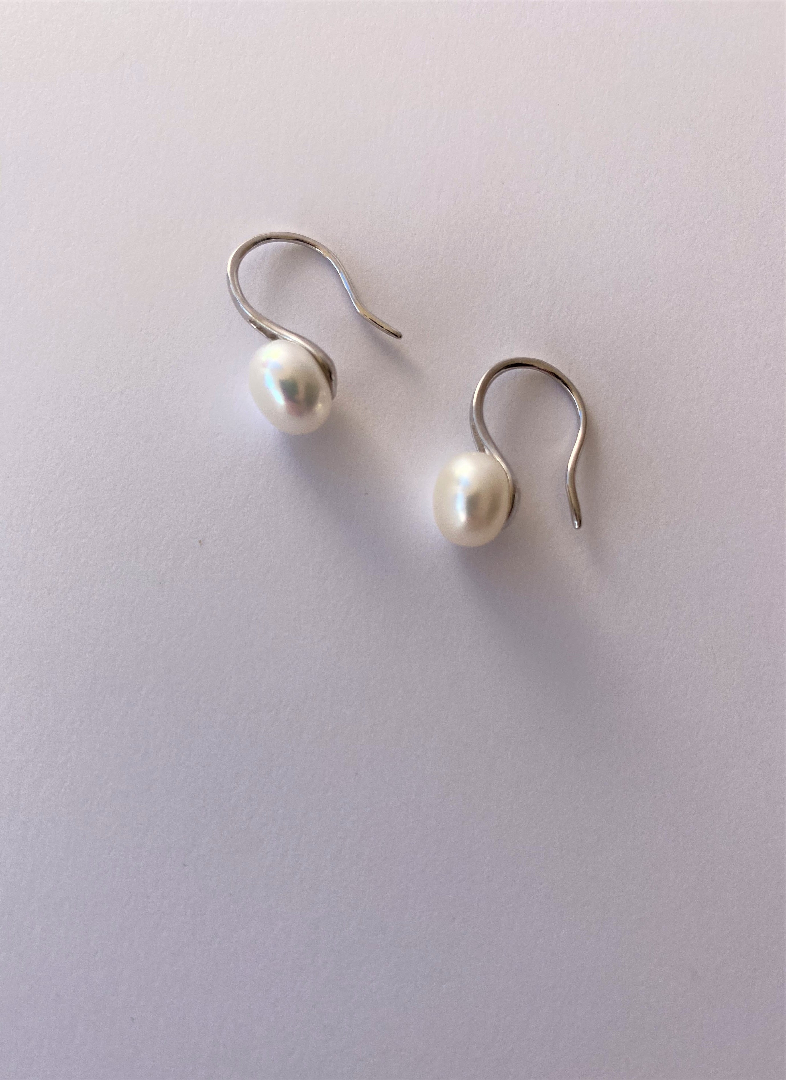 THE DINEO SILVER PEARL DROPS