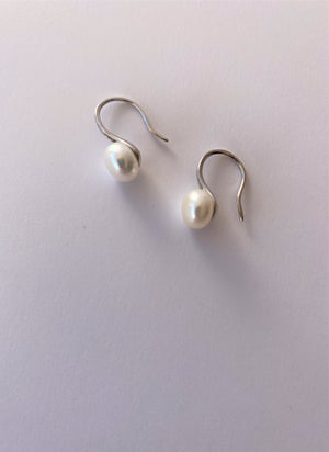 THE DINEO SILVER PEARL DROPS