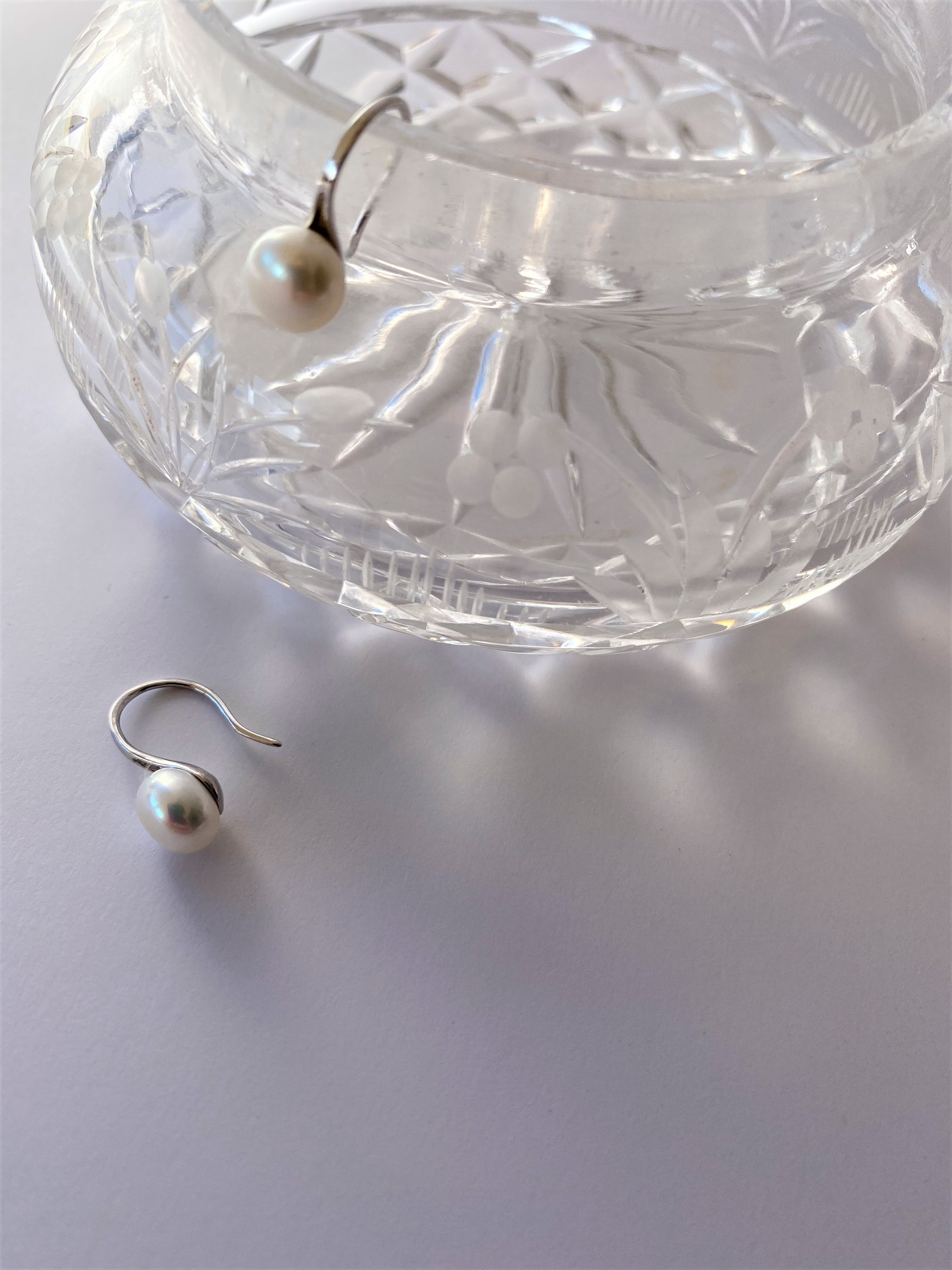 THE DINEO SILVER PEARL DROPS