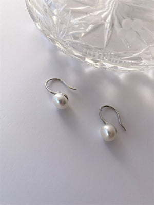 THE DINEO SILVER PEARL DROPS