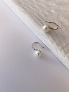 THE DINEO SILVER PEARL DROPS