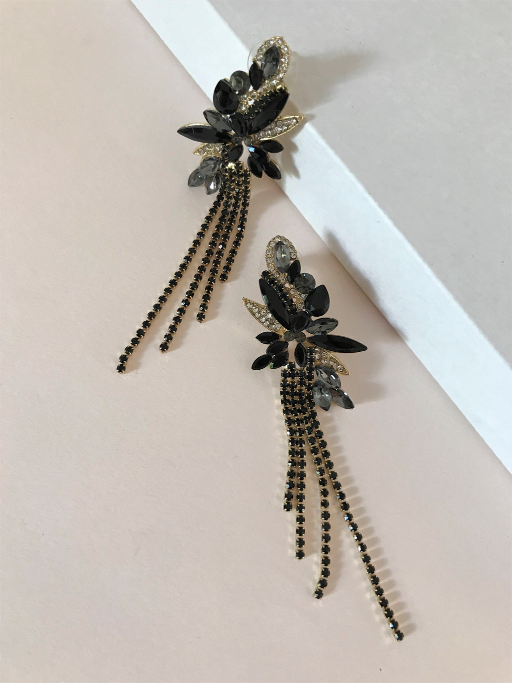 THE PARADISO EARRINGS - BLACK