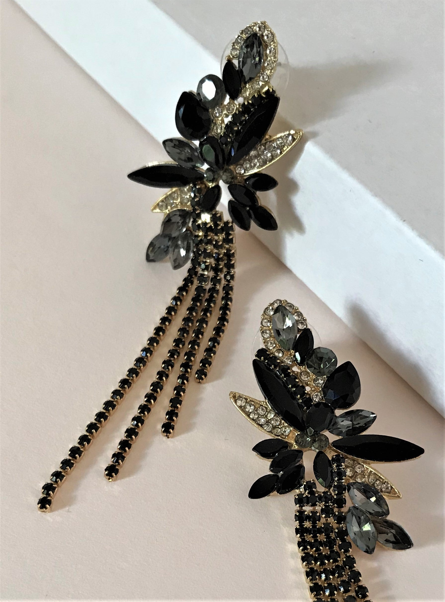 THE PARADISO EARRINGS - BLACK