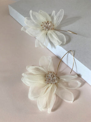 THE TALI FLOWER EARRINGS - WHITE