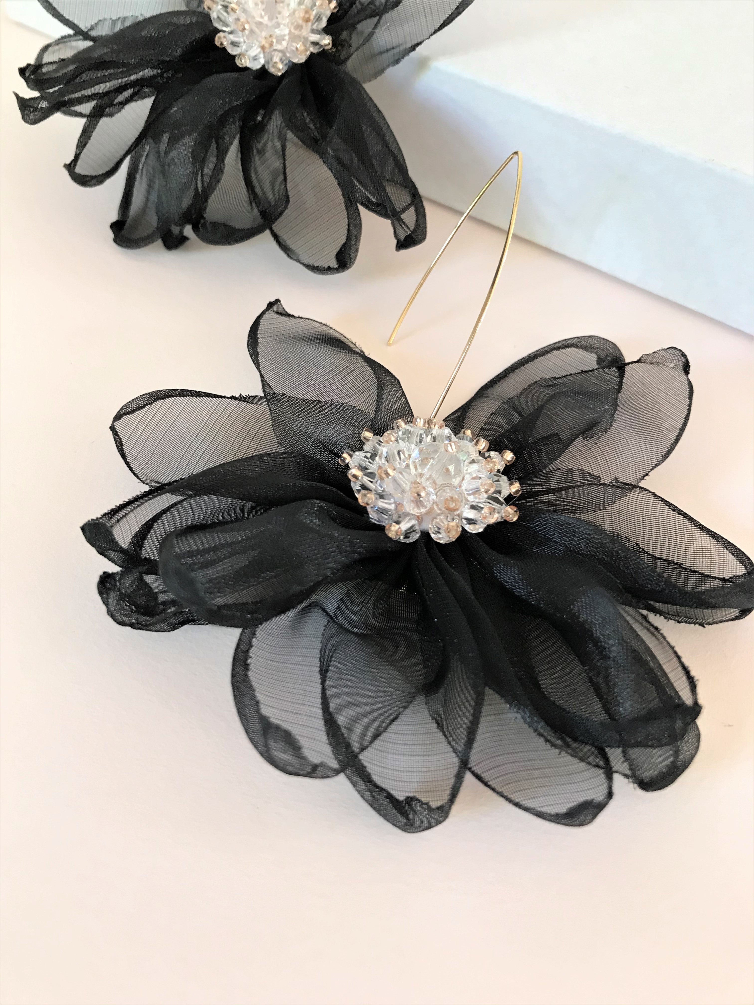 THE TALI FLOWER EARRINGS - BLACK